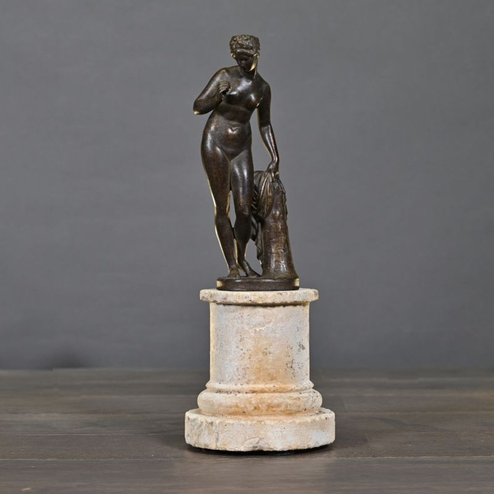 Venus with Apple gallery detail image