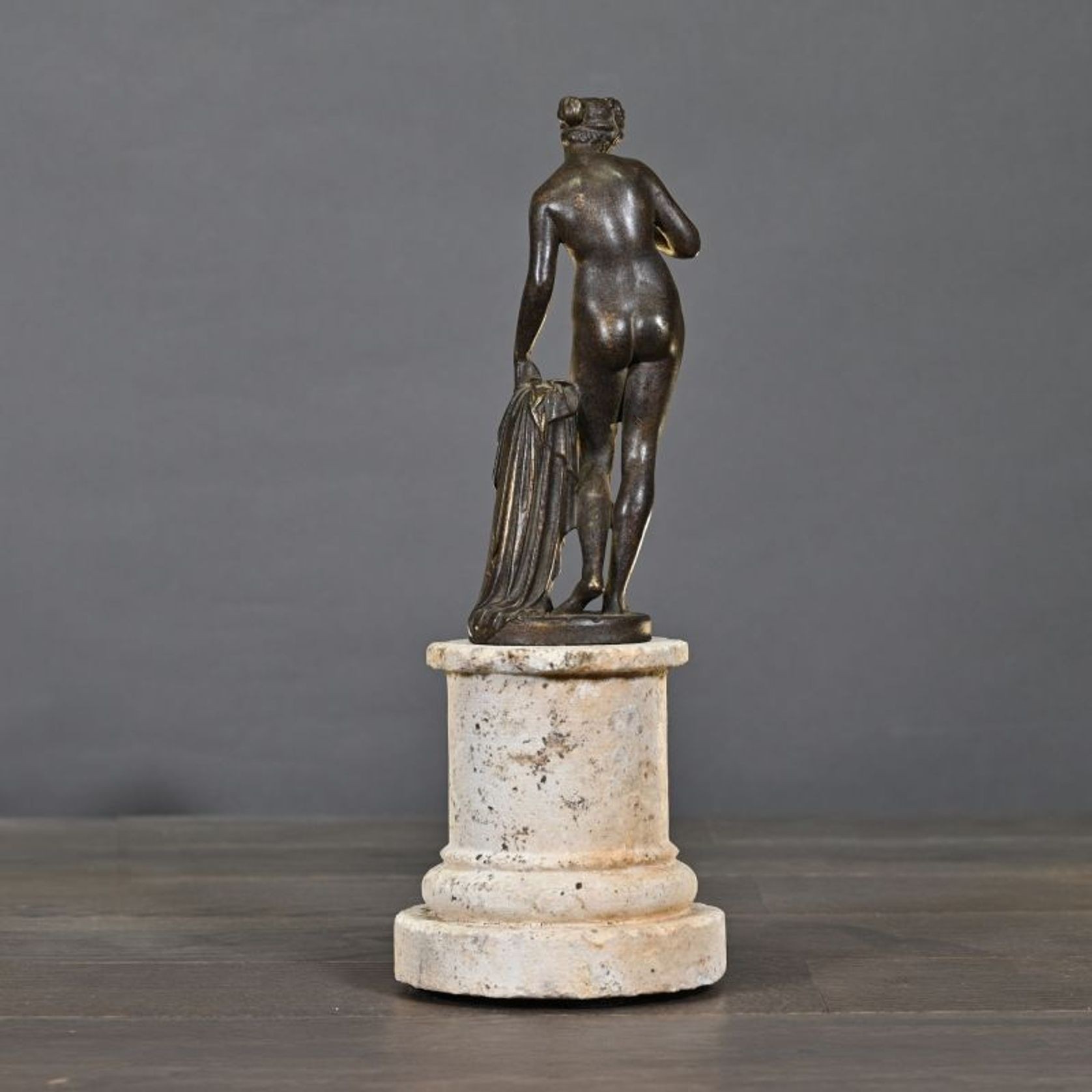 Venus with Apple gallery detail image