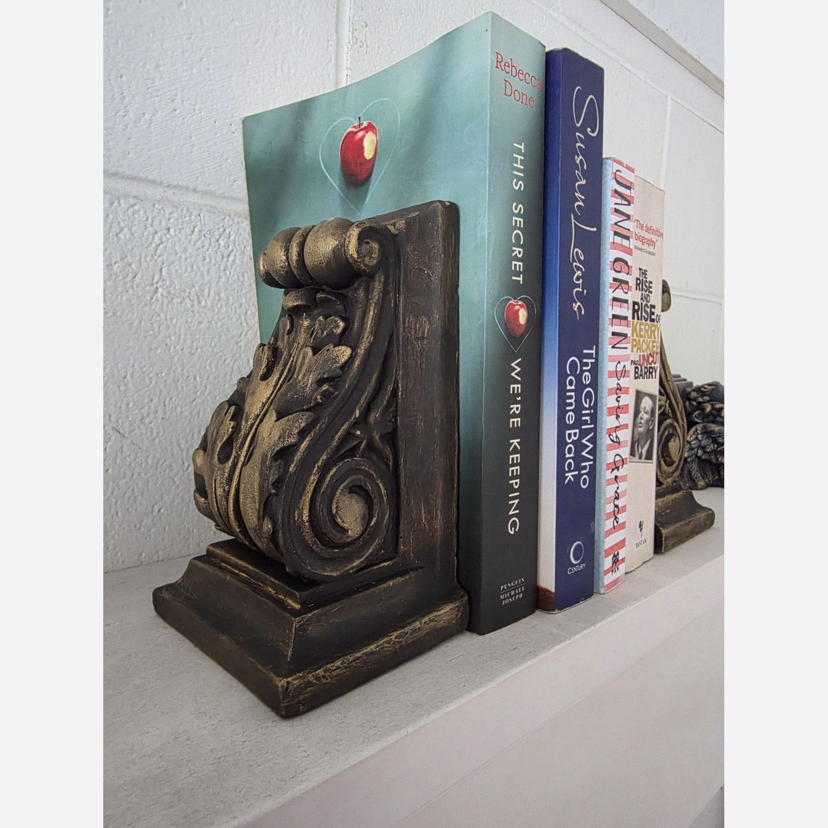 PLASTER CORBEL