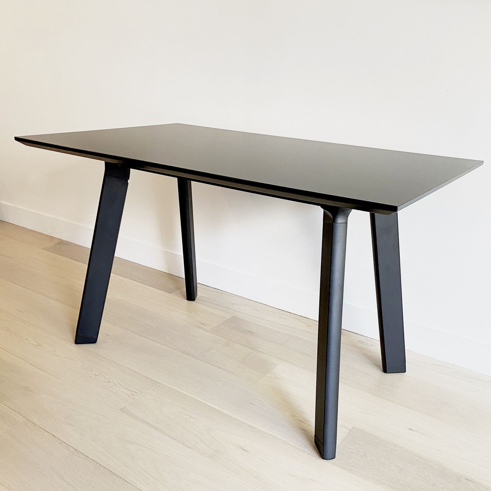 Chameleon desk by
Nau gallery detail image
