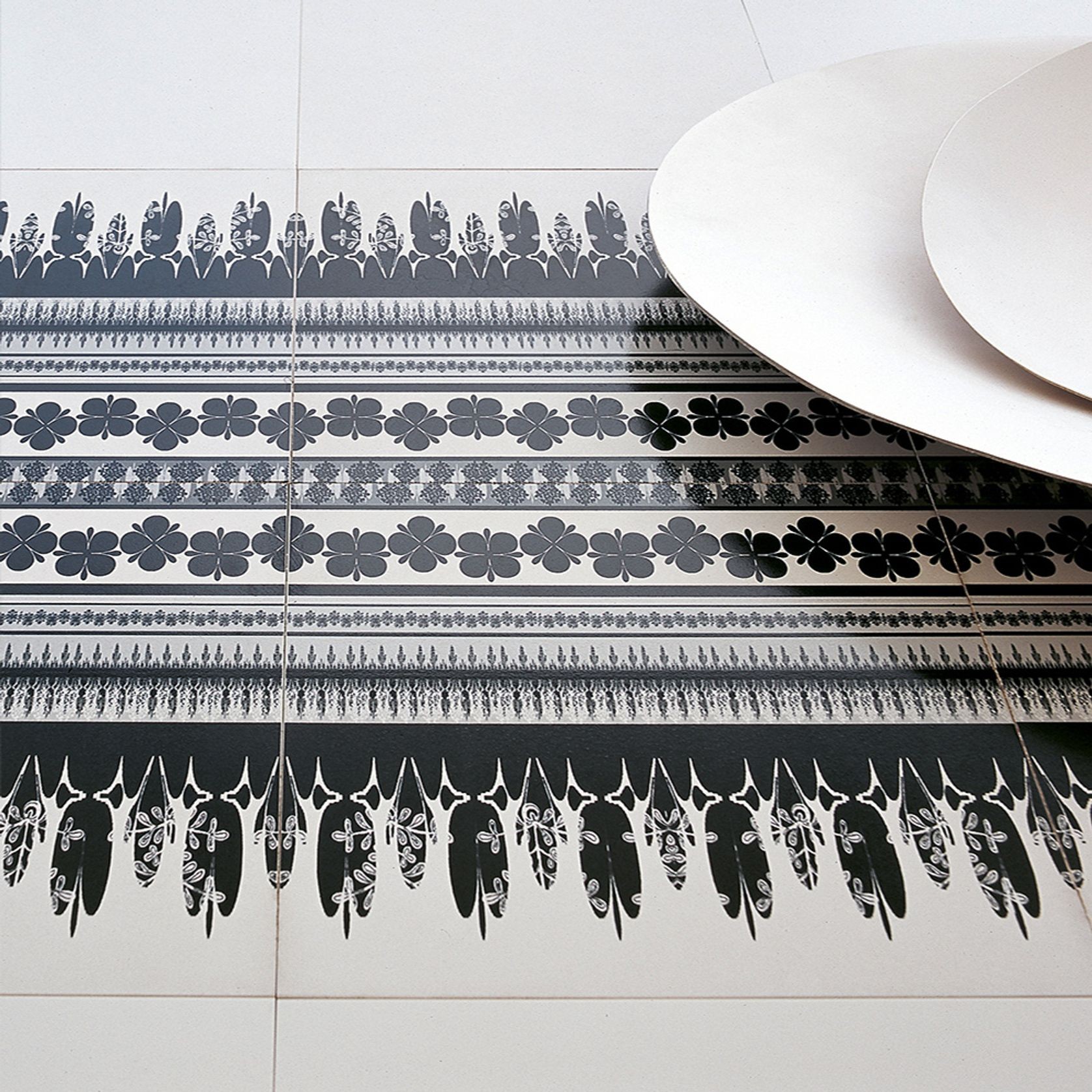 Canasta | Table gallery detail image