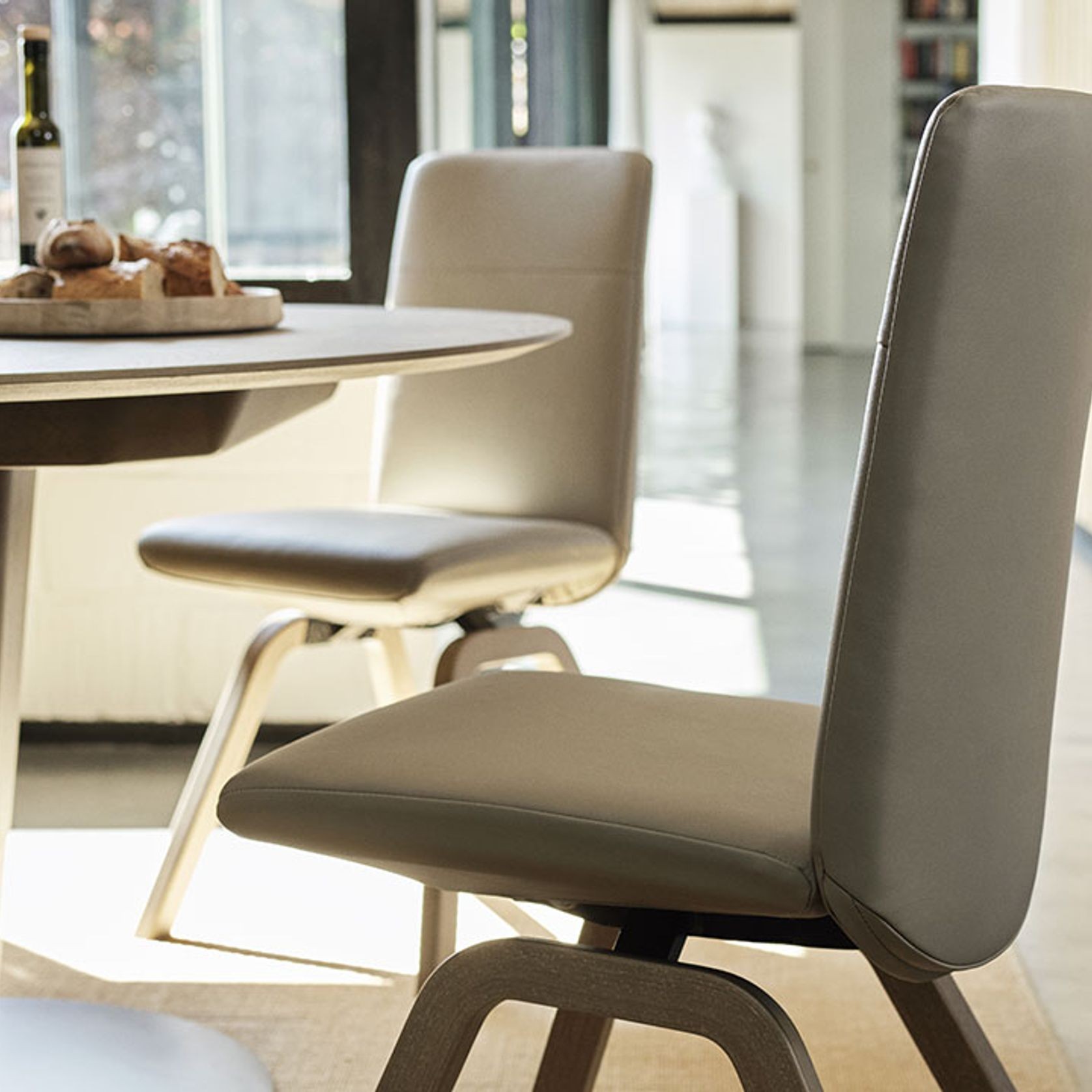 Stressless® Bordeaux Round Center Dining Table gallery detail image