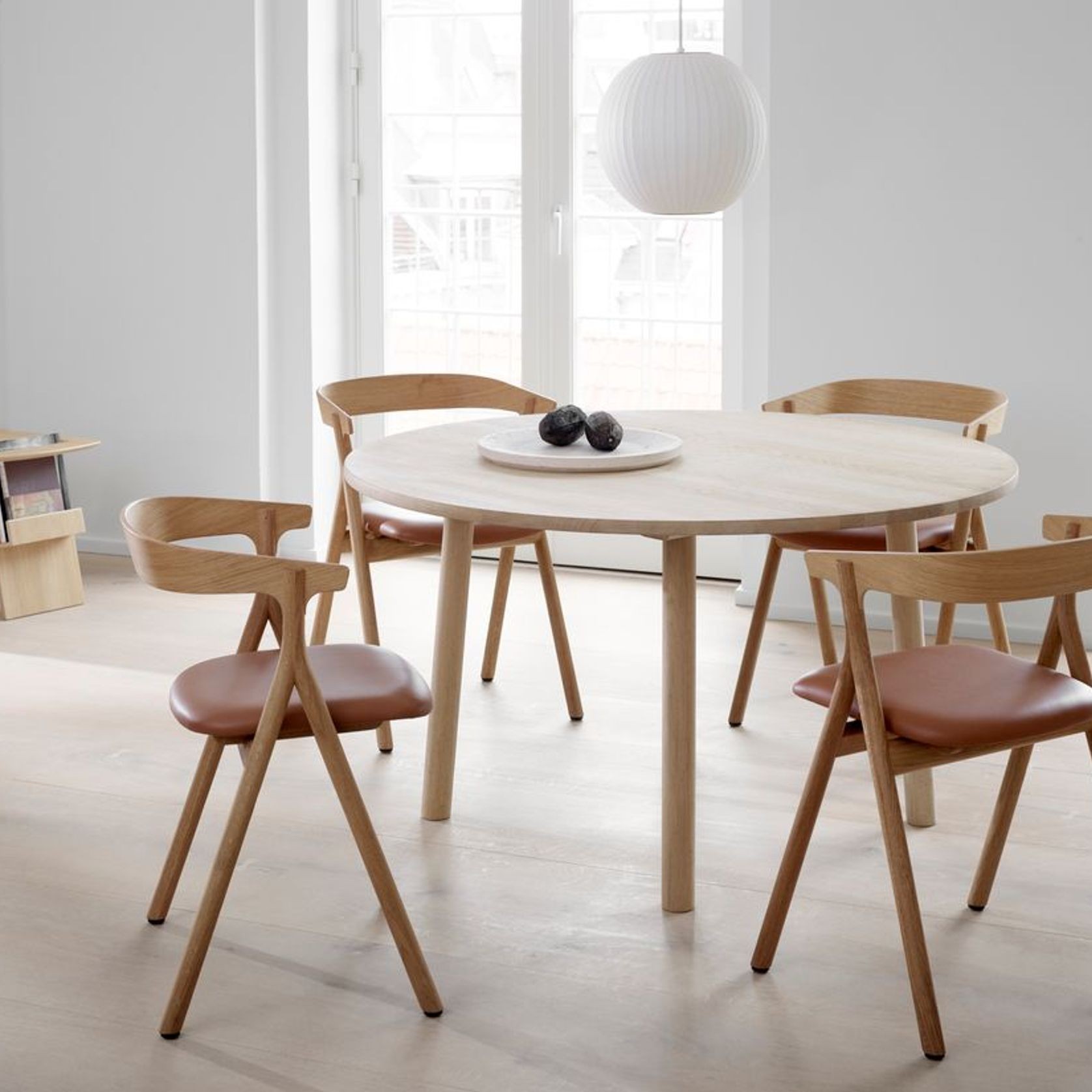 Taro Dining Table Ø120 by Fredericia gallery detail image