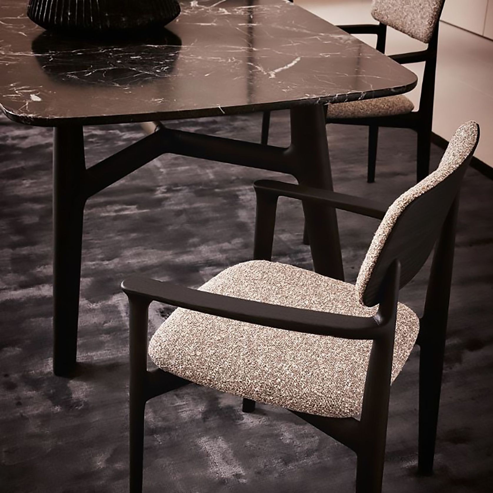 Curve Table gallery detail image