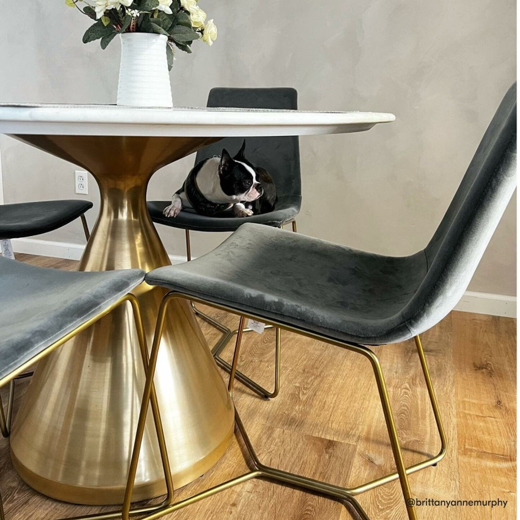 Silhouette Pedestal Marble Round Dining Table gallery detail image