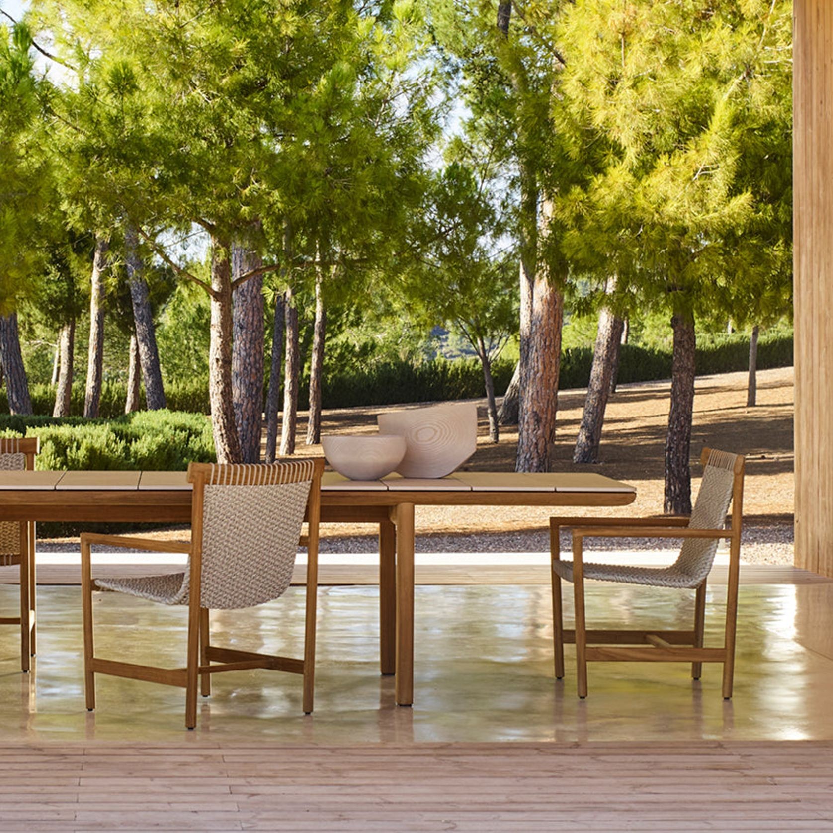Amanu | Table gallery detail image