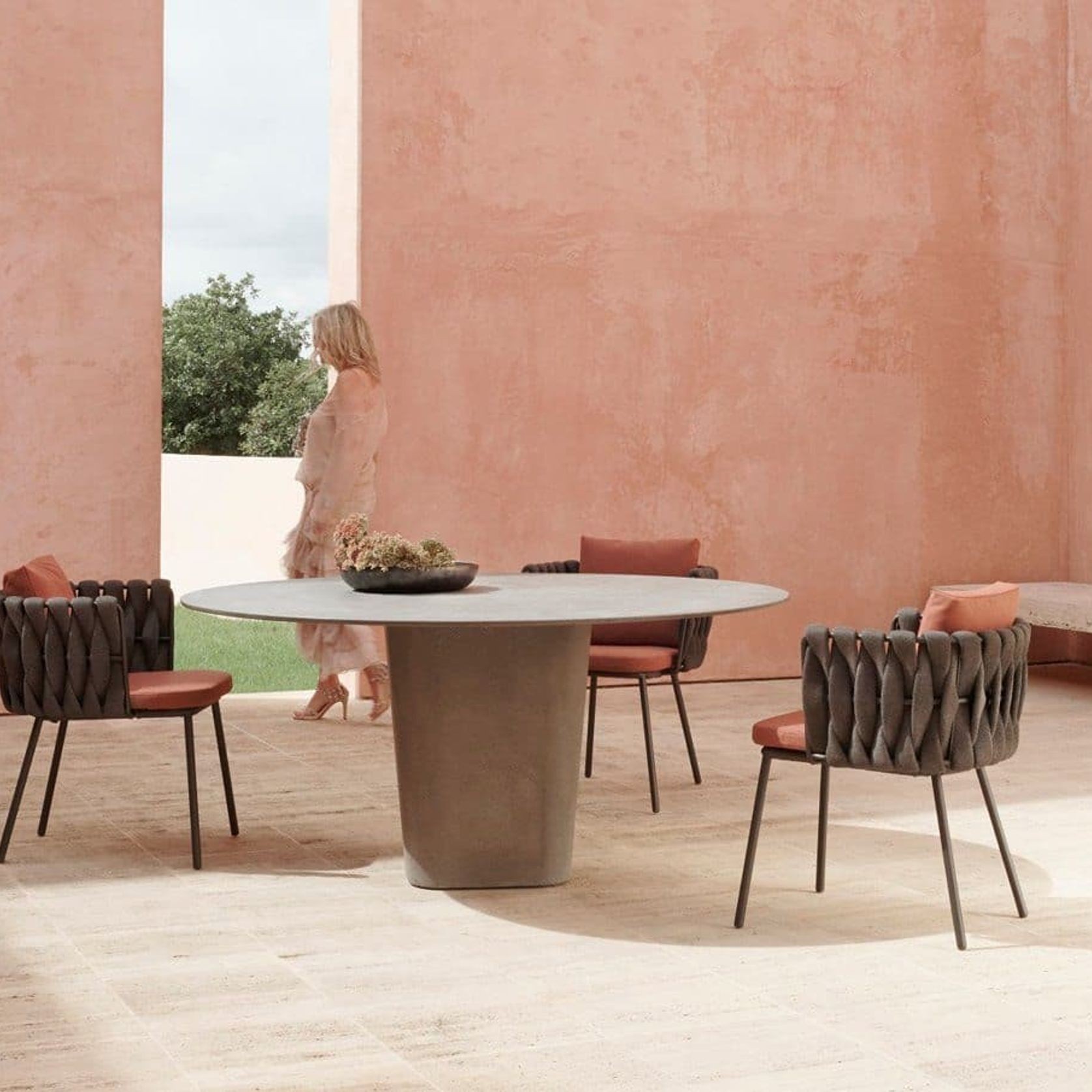 Tao | Tables gallery detail image