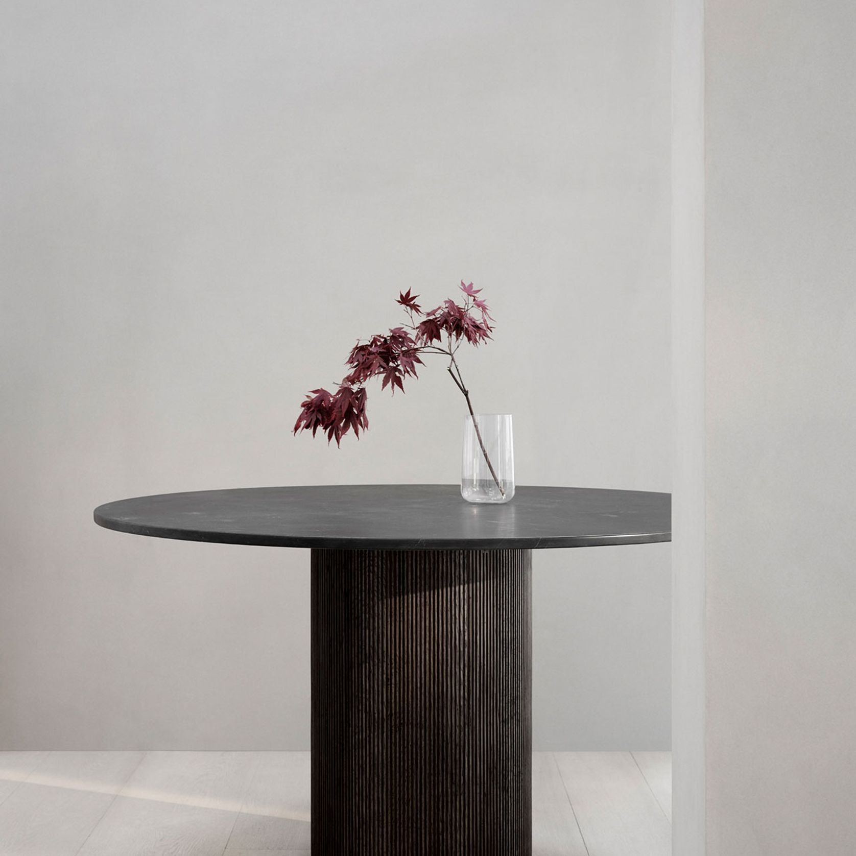 Cabin Round Table by Vipp gallery detail image