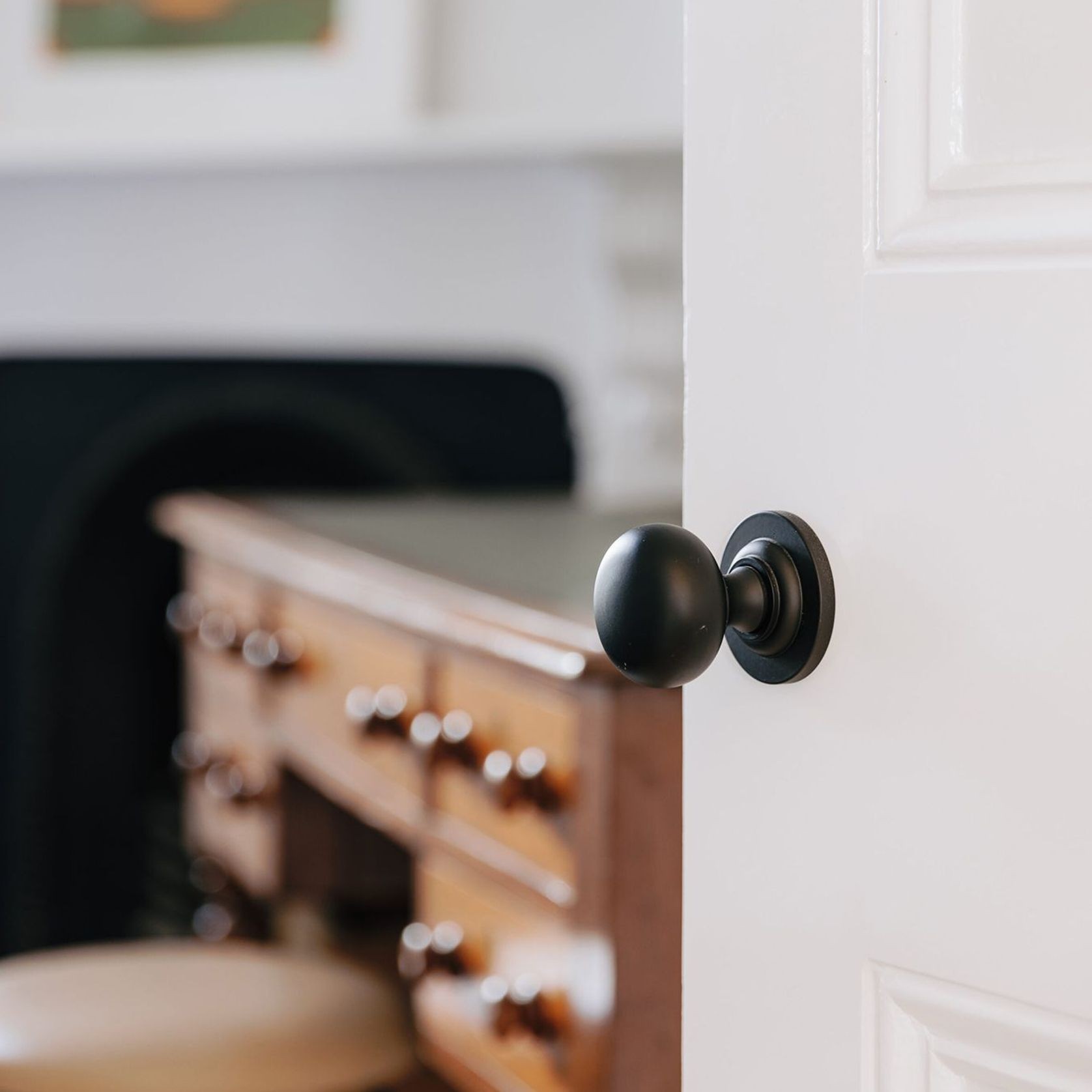 Iver Cambridge Door Knob on Round Rose gallery detail image