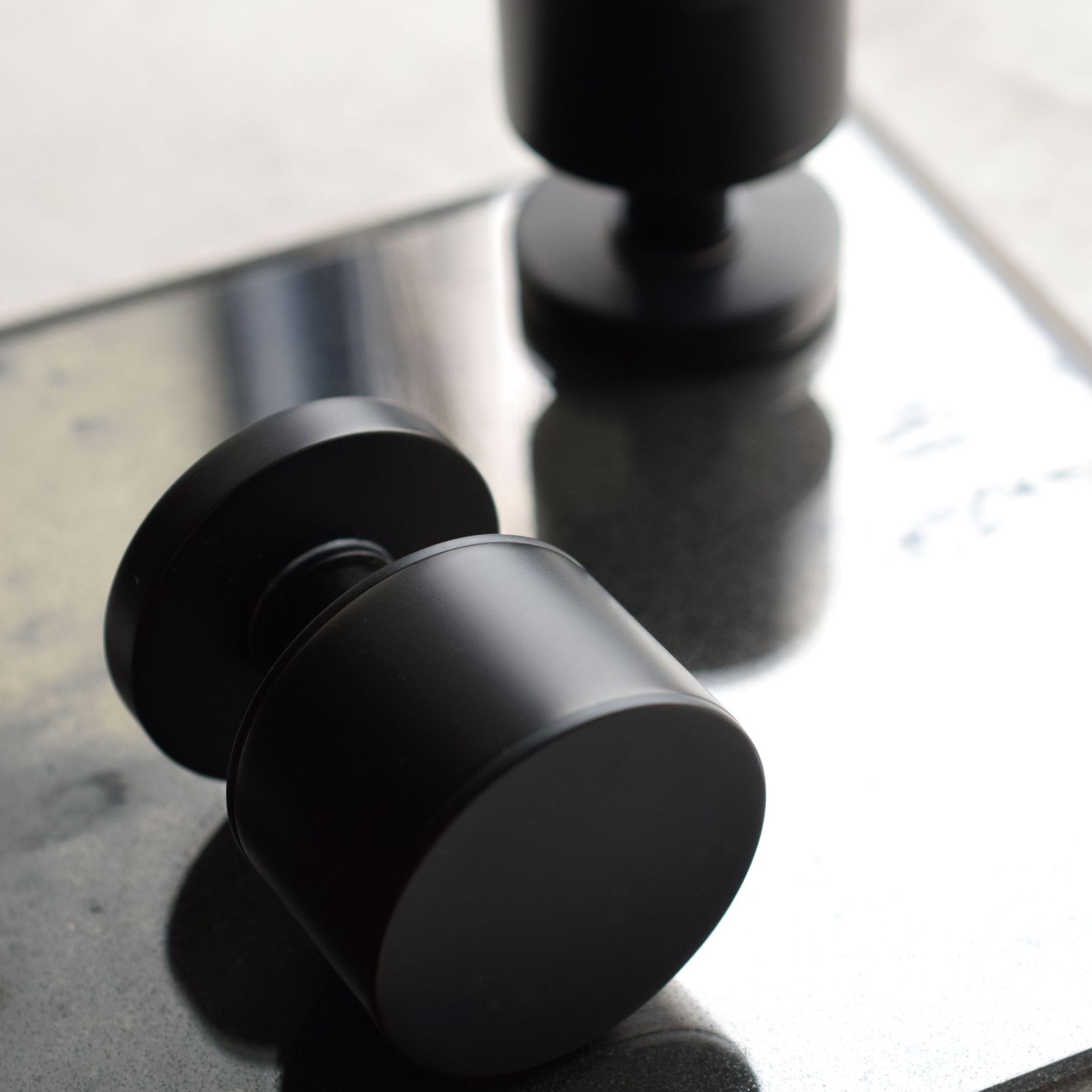 TS S2900 STACKED BARREL SOLID DOOR KNOB gallery detail image