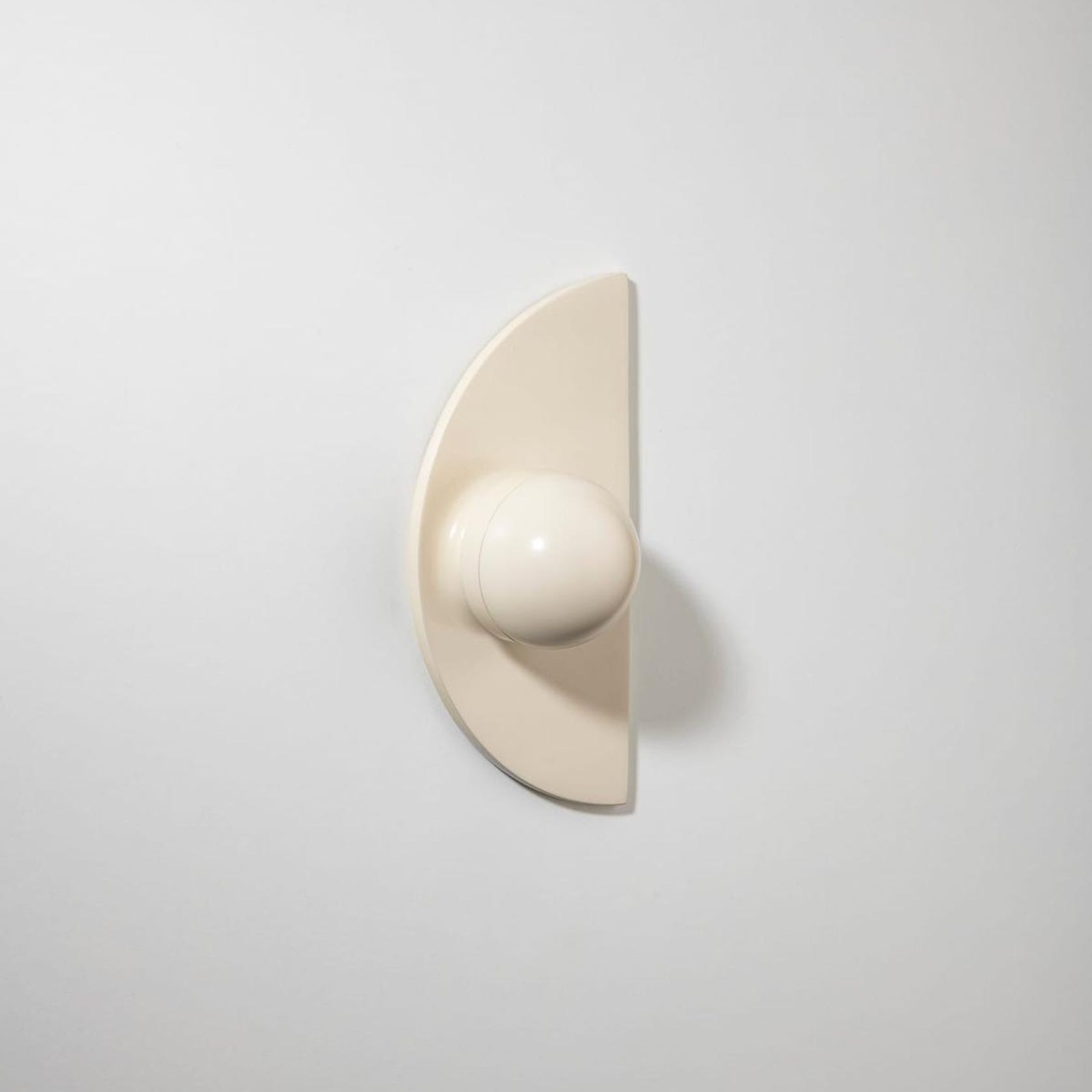 H03 Knob on Backplate Half Moon gallery detail image