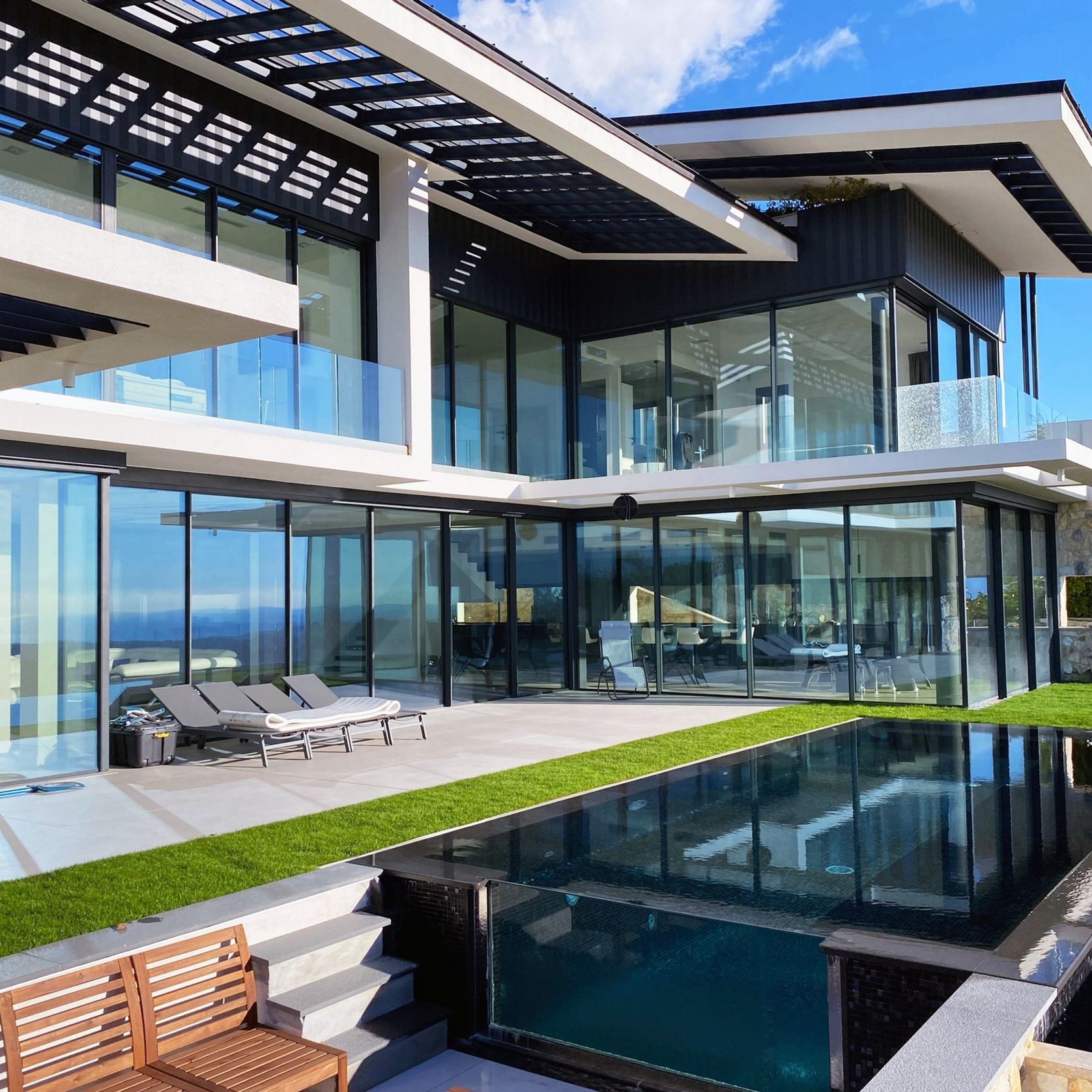Urbane Thermally Broken Minimalist Sliding Door System gallery detail image