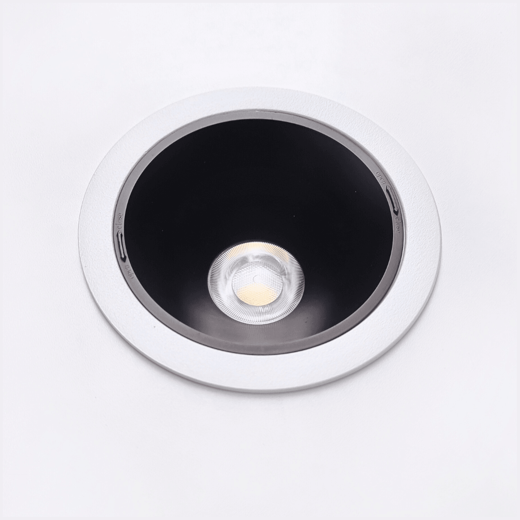 IP65 downlight with black reflector