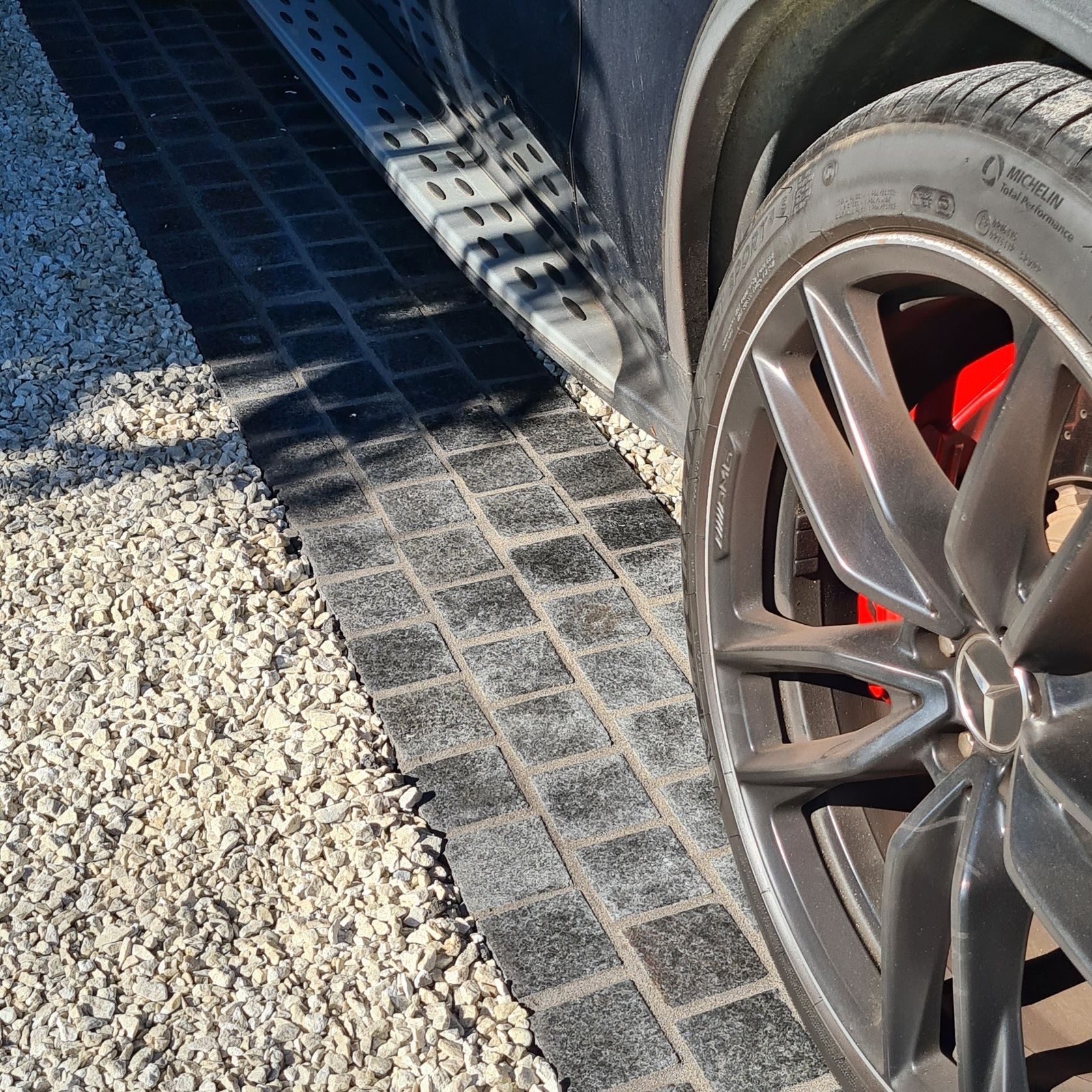 Flamed Granite Cobbles on Mesh gallery detail image