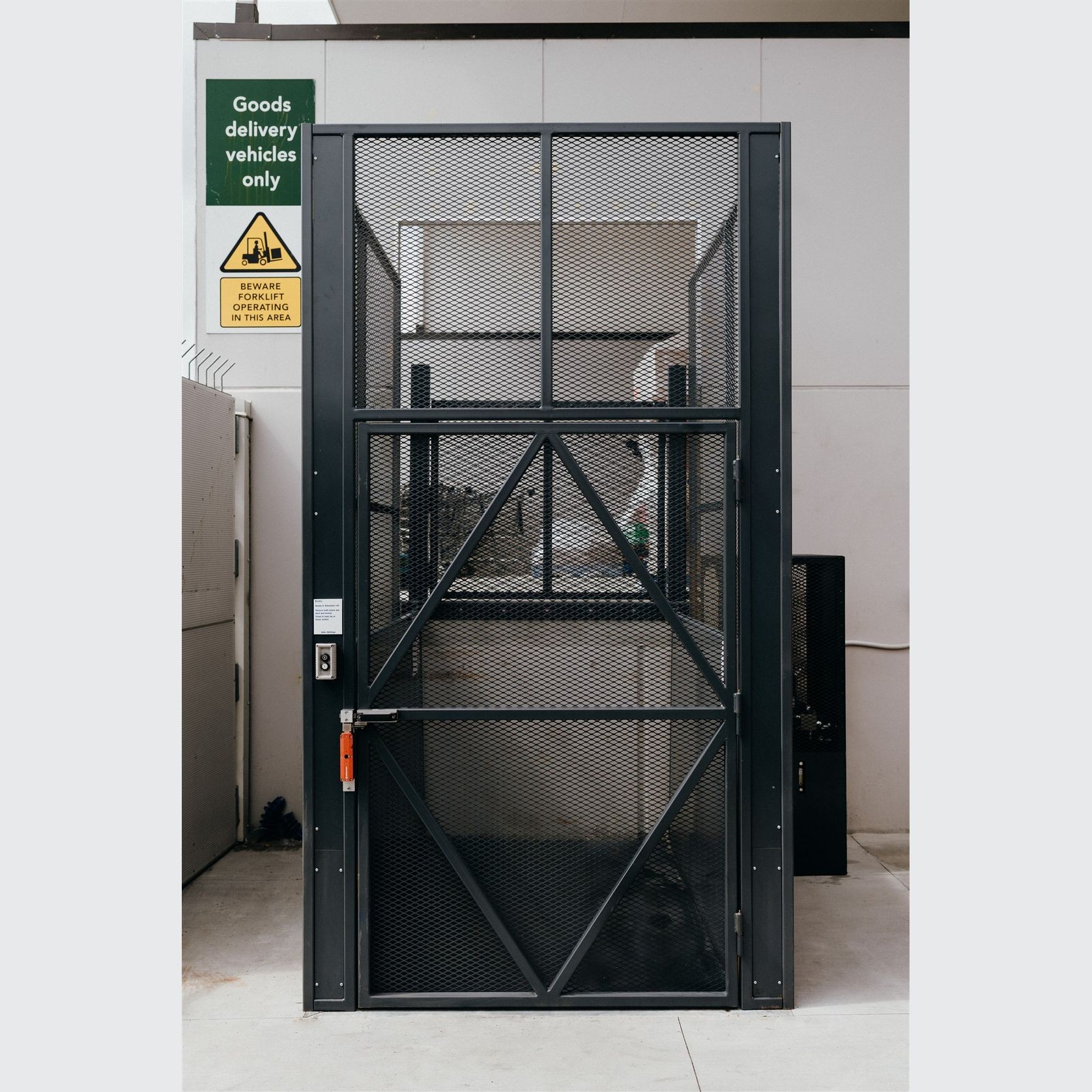 Freight Hoist Scissor Lifts gallery detail image