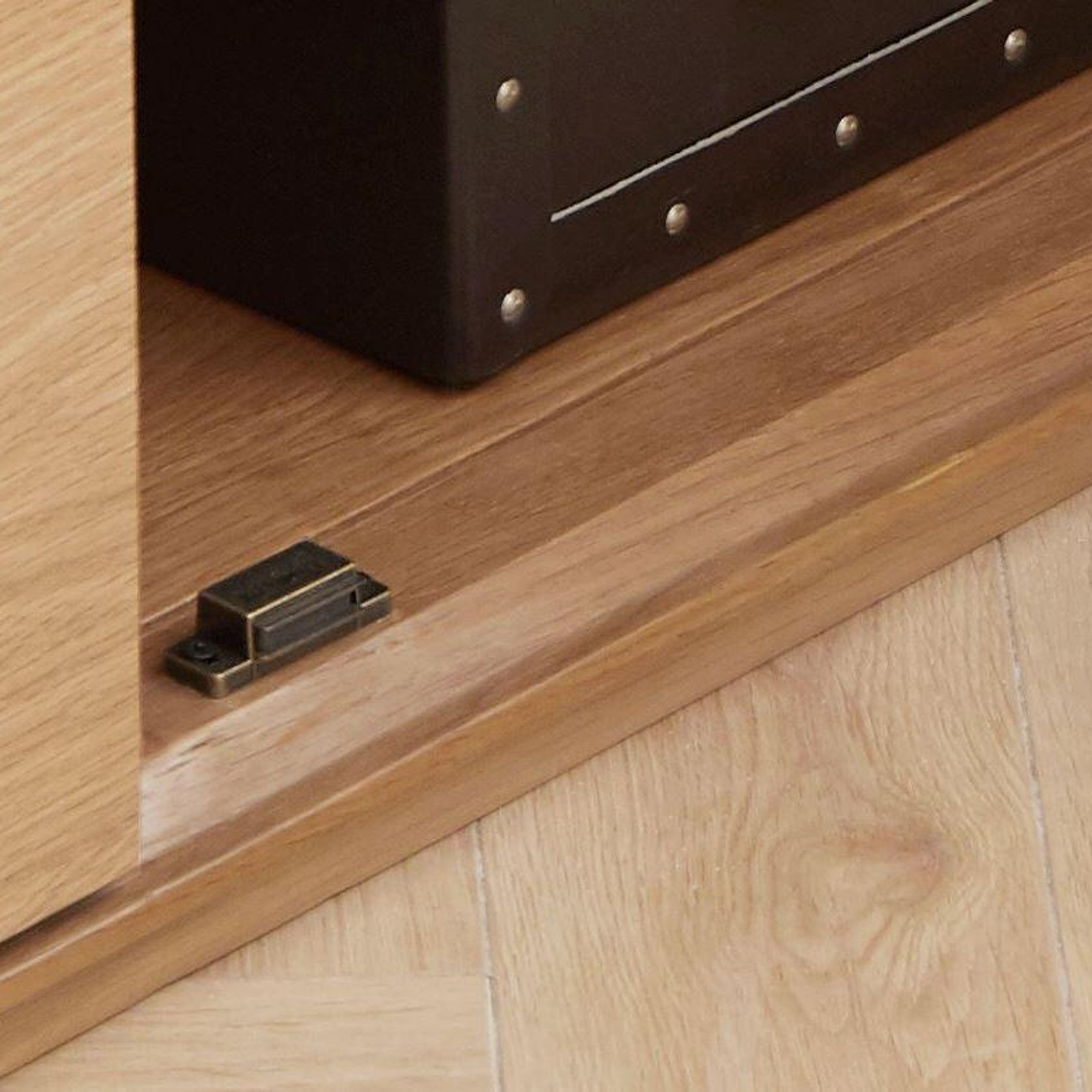 Manchester Natural Solid Oak large TV Unit gallery detail image