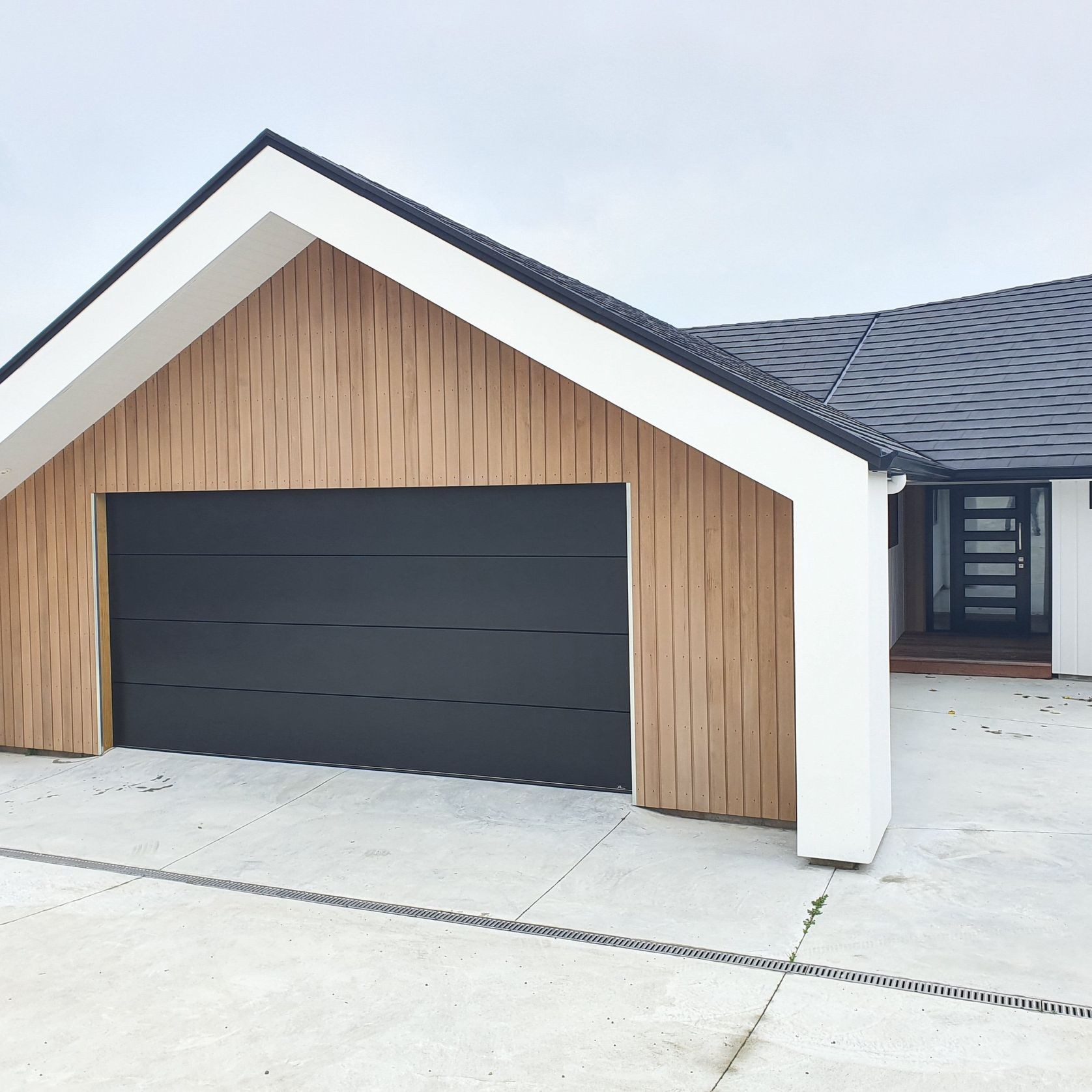 Nevada Sectional Garage Door gallery detail image