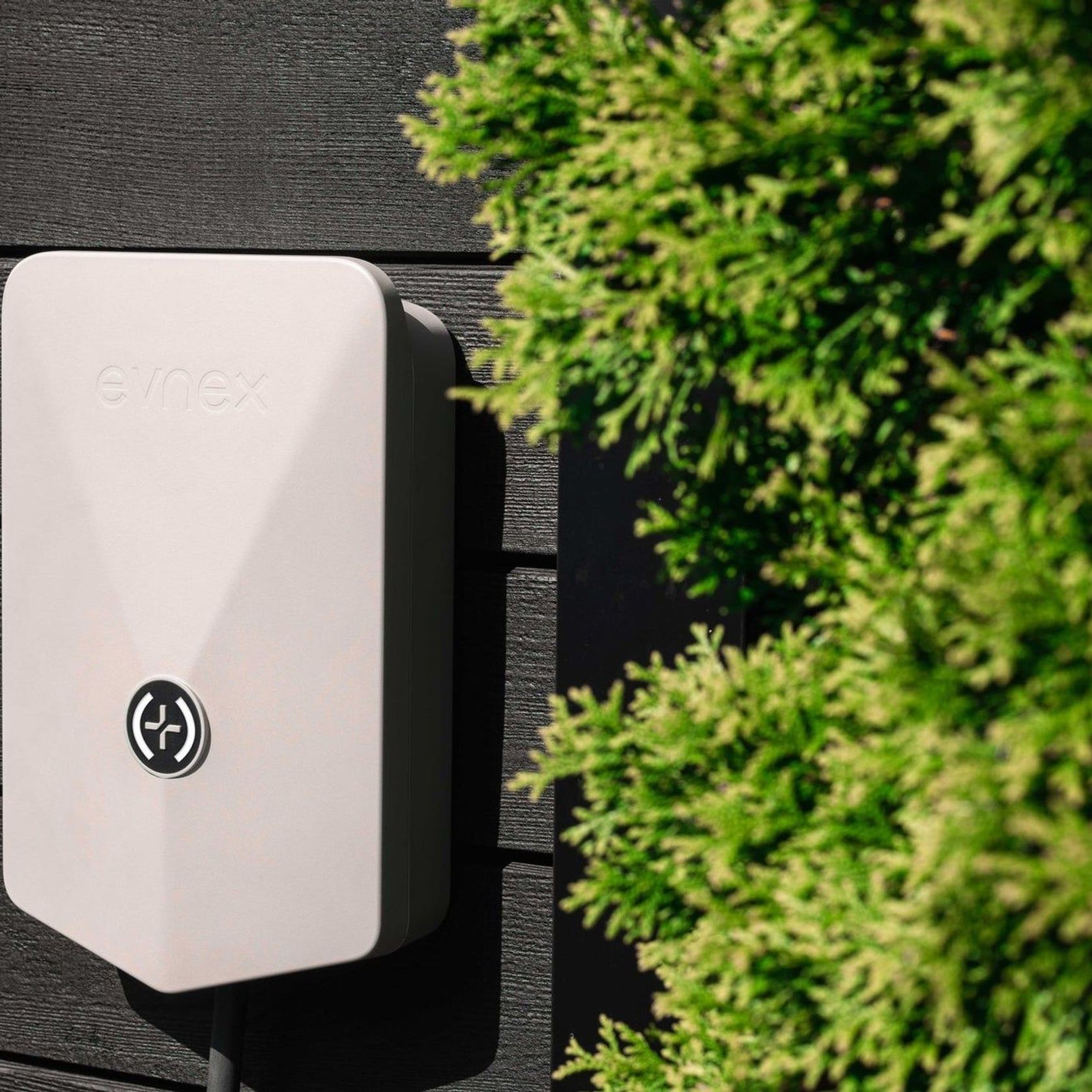 E2 Plus single-phase charger gallery detail image