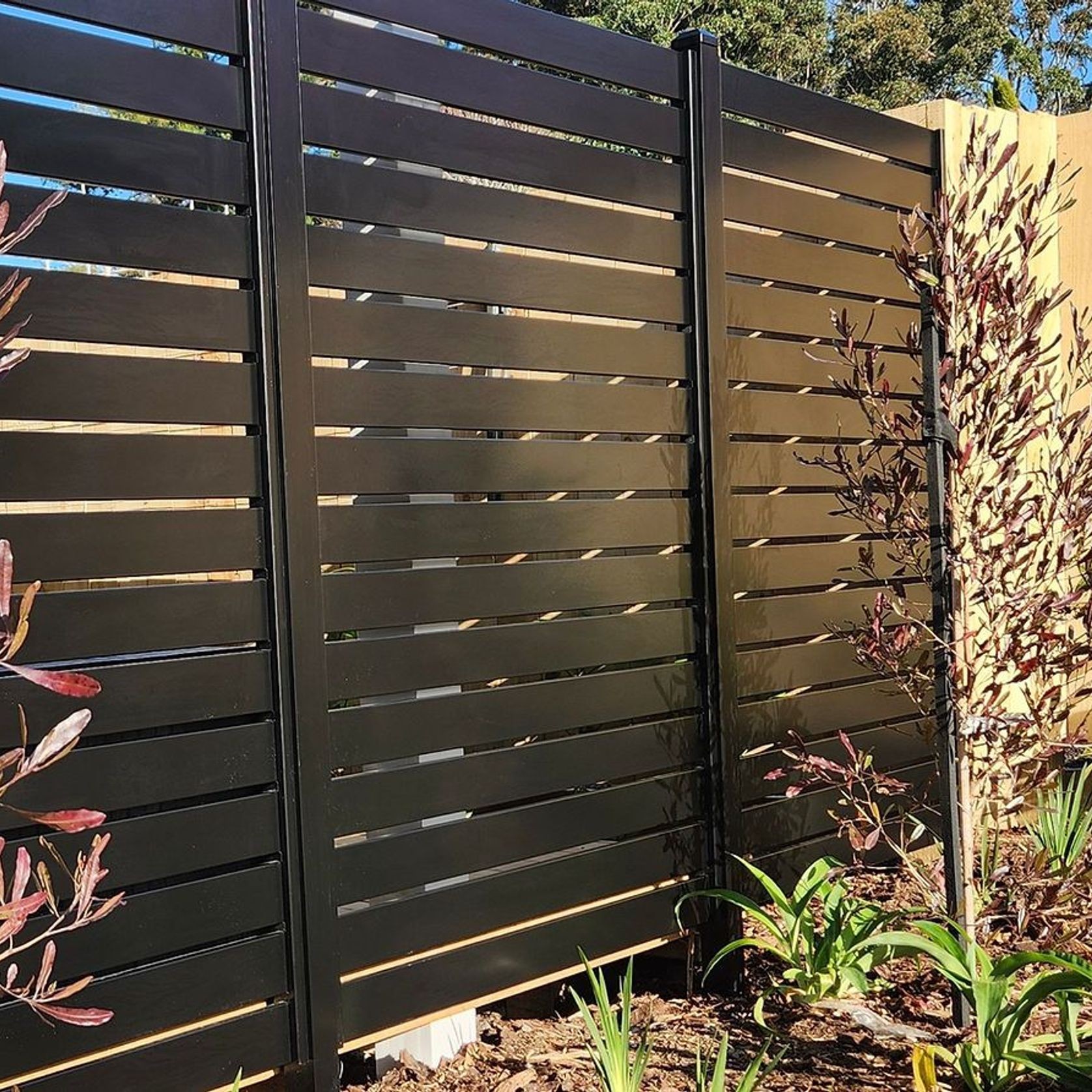 Mako Horizontal Slat Fence gallery detail image