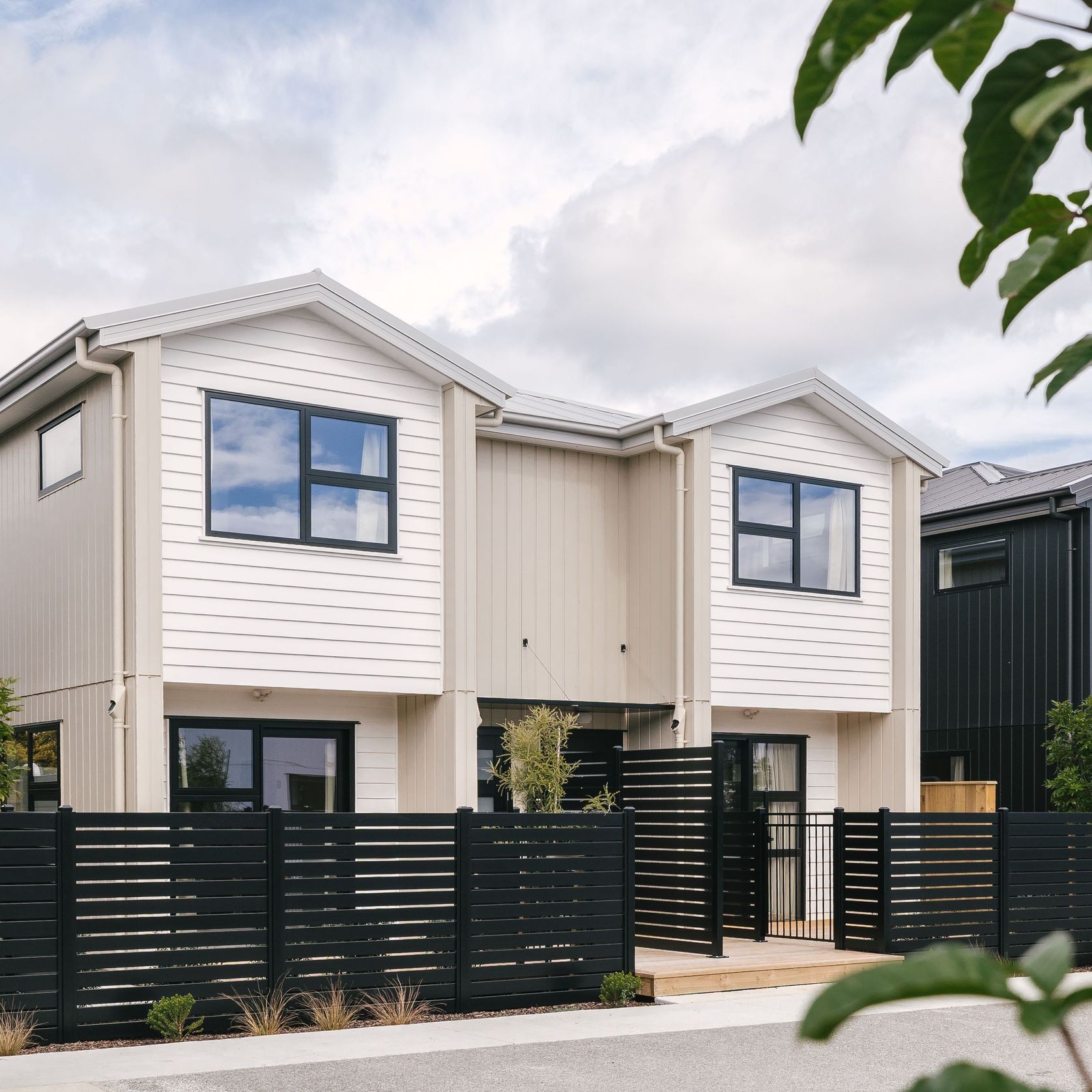 Mako Horizontal Slat Fence gallery detail image