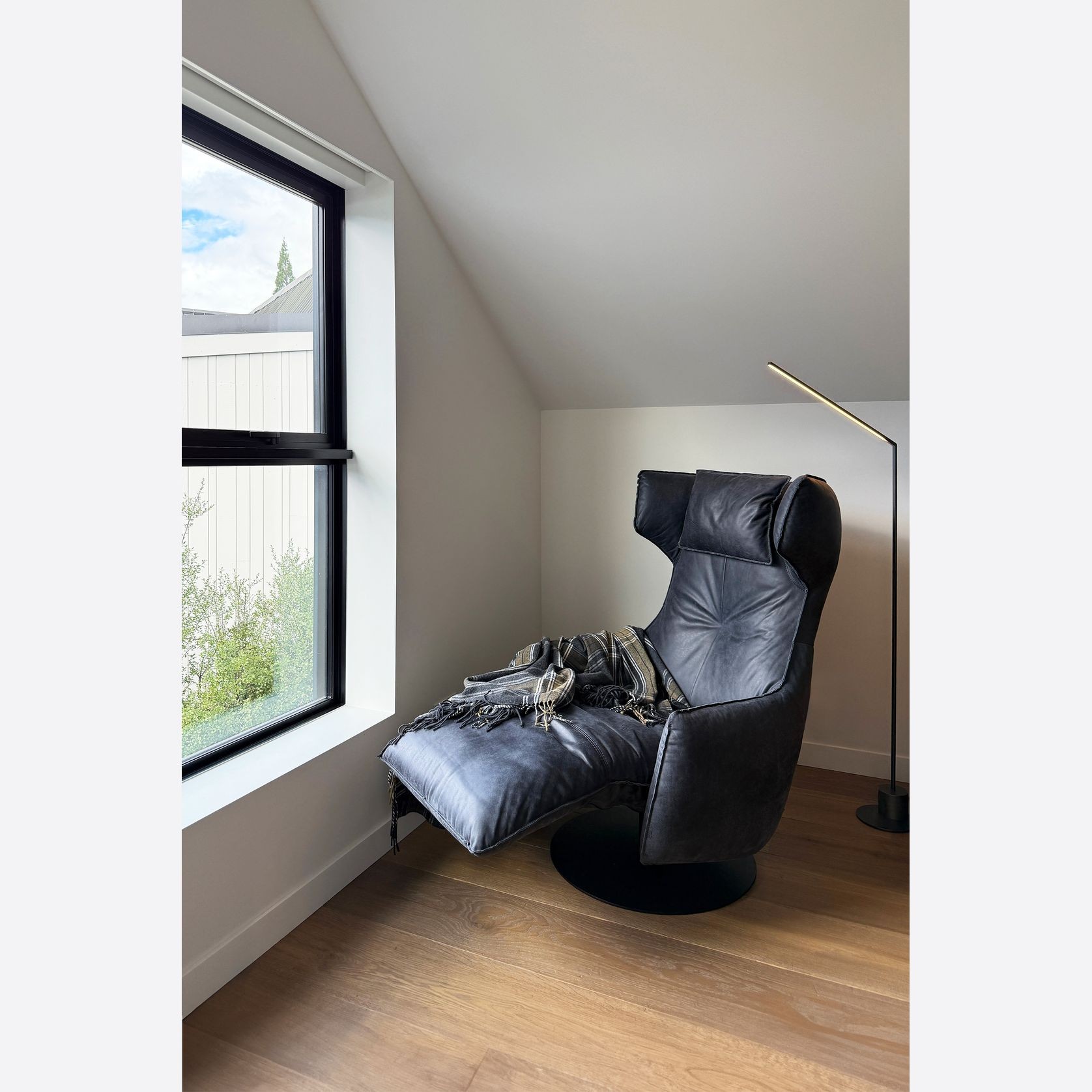 Essential Lettura Floor Lamp gallery detail image