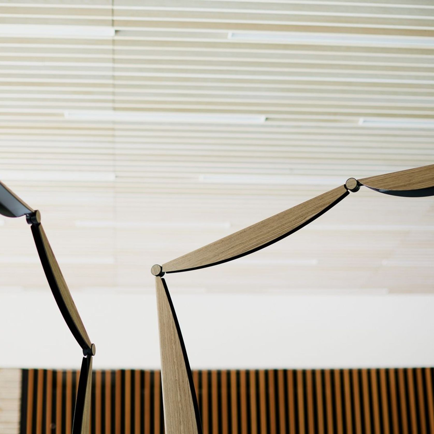 Oiseau floor lamp gallery detail image