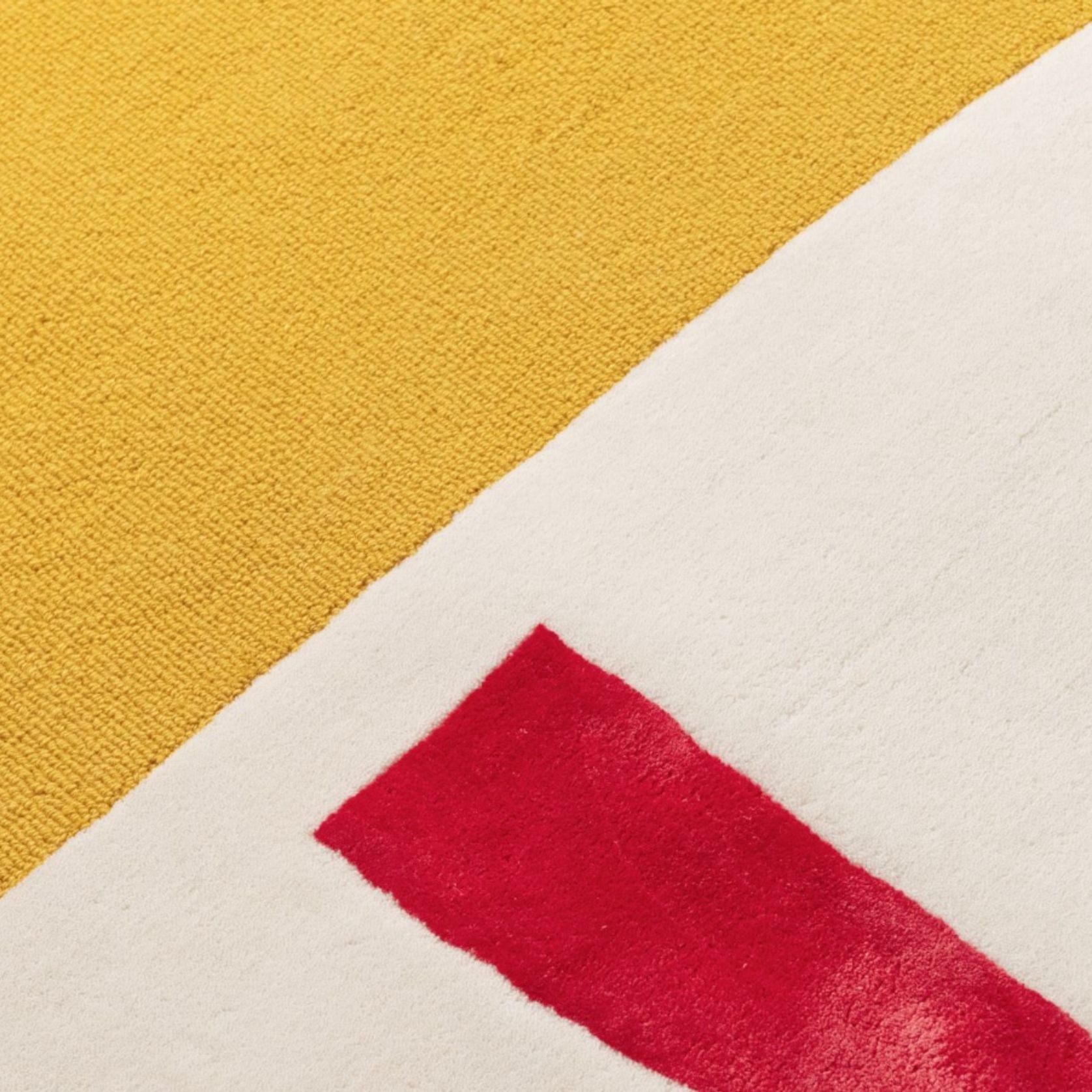 Cromática Mujeres Rug gallery detail image