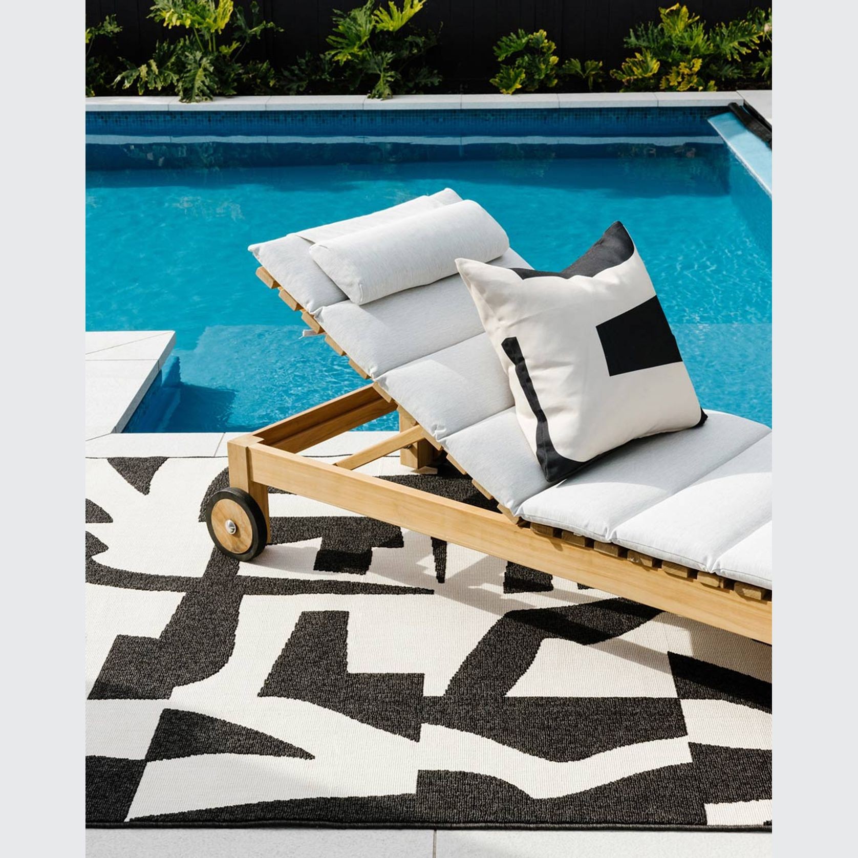 Baya Copacabana In-Outdoor Rug | Colour Black/Ecru gallery detail image