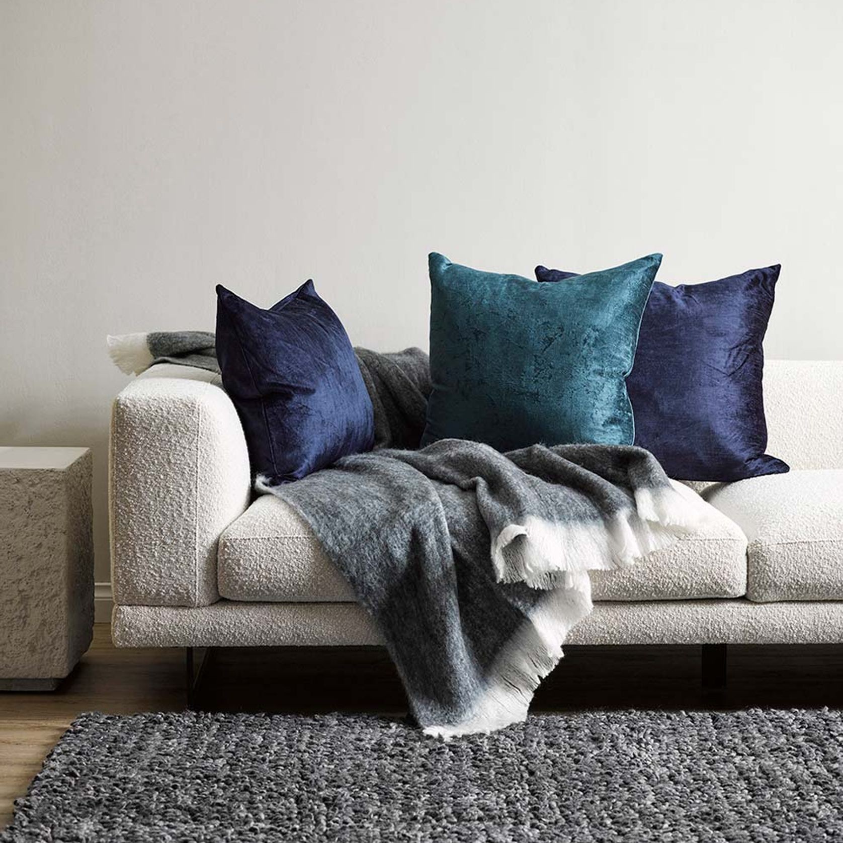 Baya Wanaka Handwoven Loop and Cut Pile Rug - Dark Grey gallery detail image