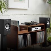 Bowers & Wilkins 606 S2 Stand-Mount Speaker gallery detail image