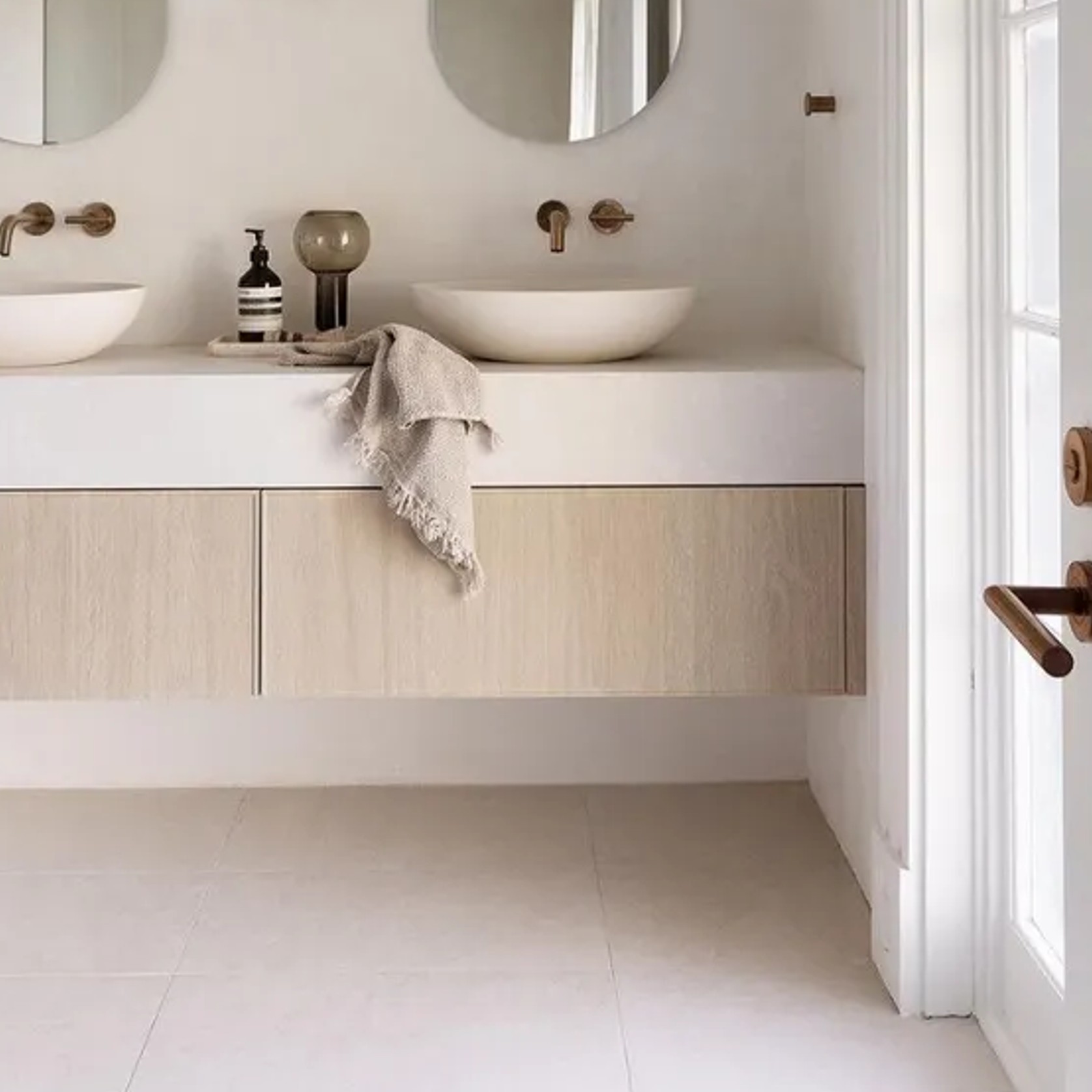 Lava Bianco 600x600mm | Tile gallery detail image