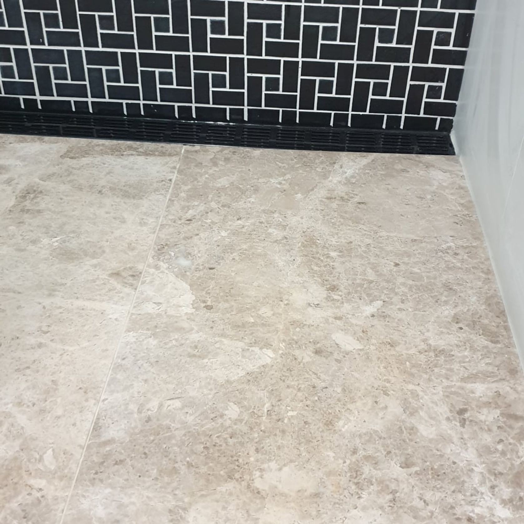 15mm Silver Shadow Limestone Tiles - Honed And Filled gallery detail image