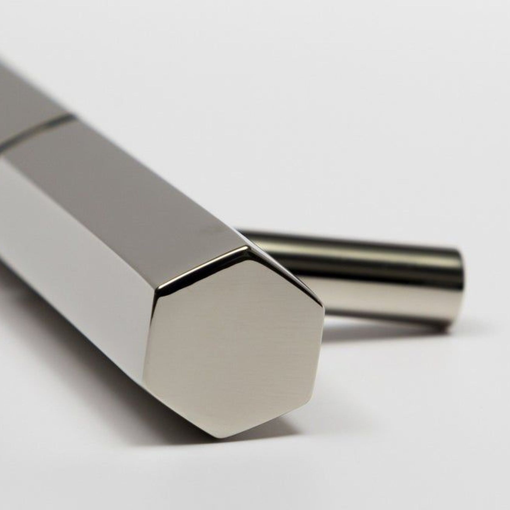 Facet 01L gallery detail image