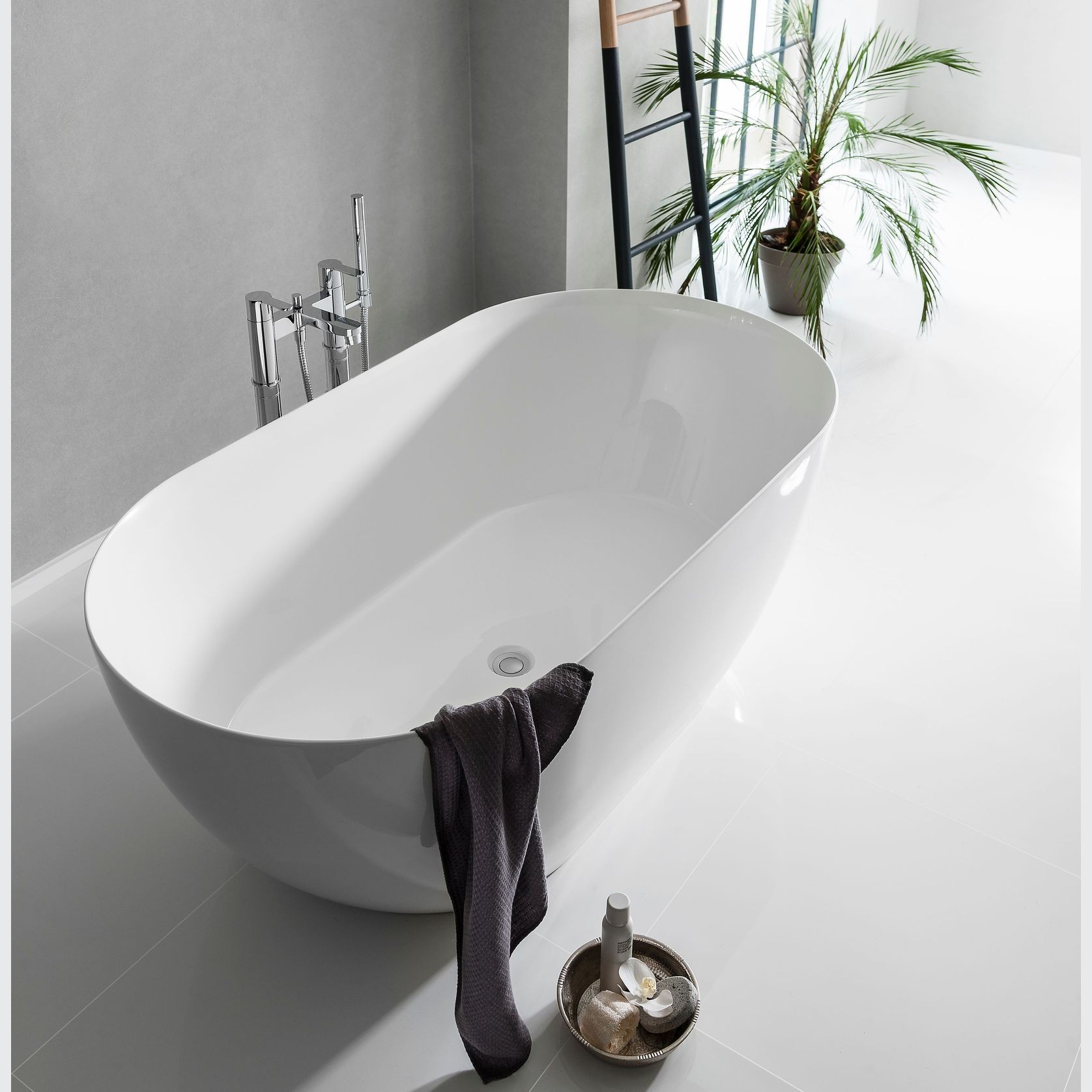 Form Petite ClearStone Freestanding Bath gallery detail image