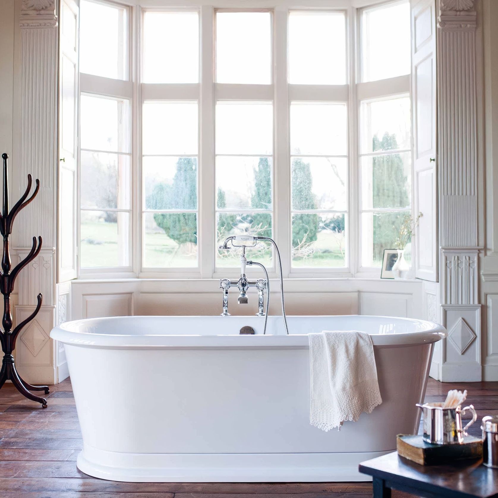 London Freestanding Bath gallery detail image
