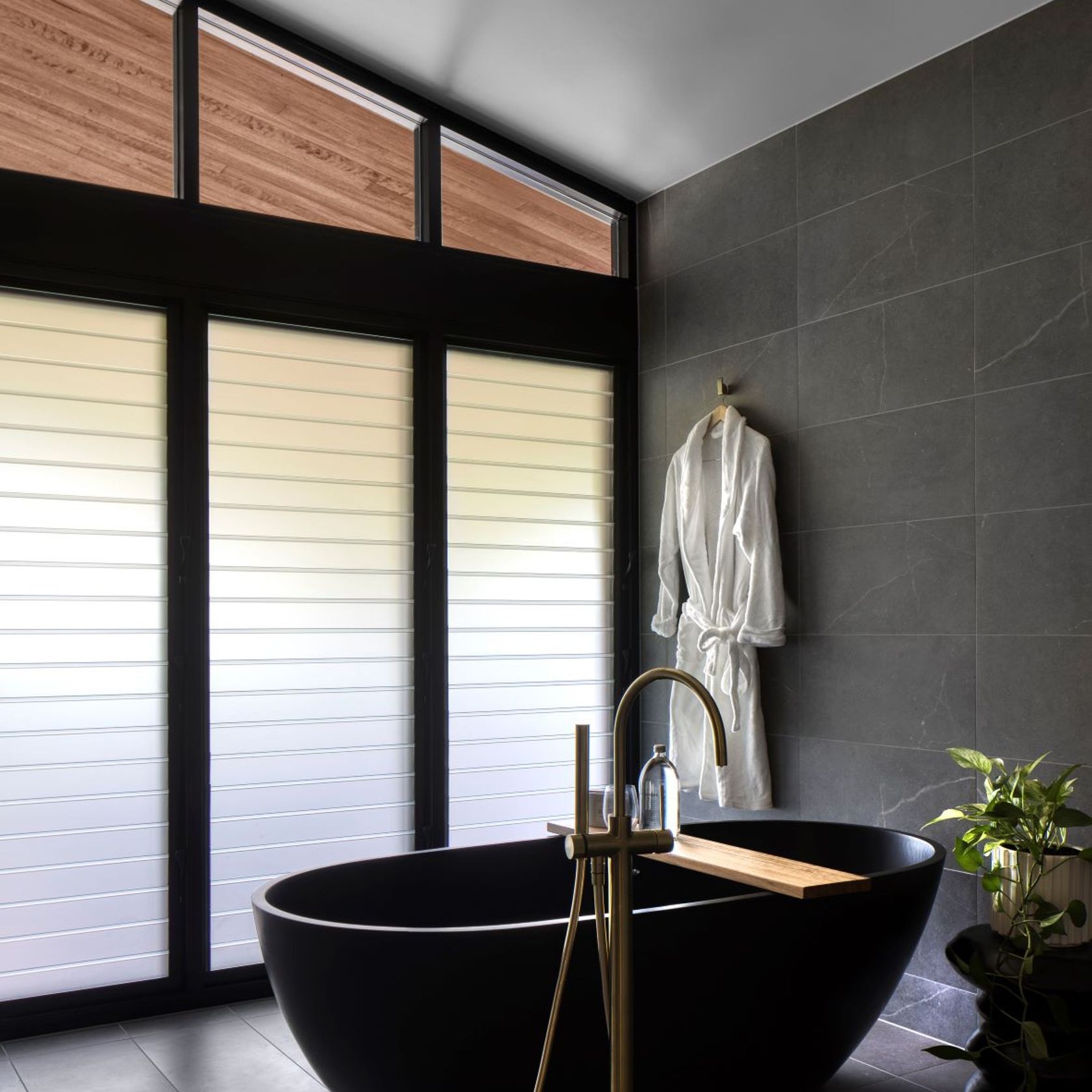 B003 Large Black Hugi Bath 1780mm gallery detail image