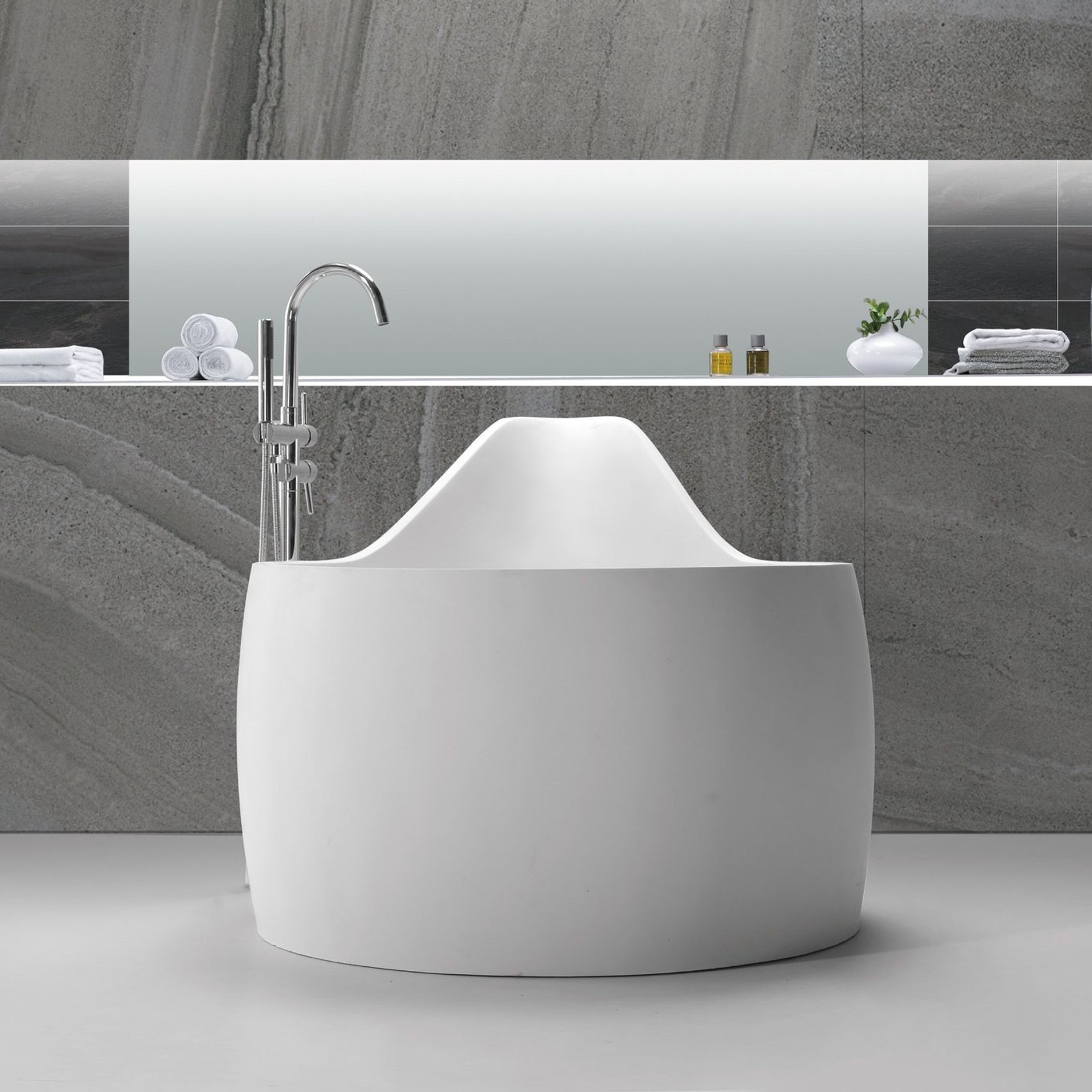 B070 Large Hugi Soak Tub 1300MM gallery detail image