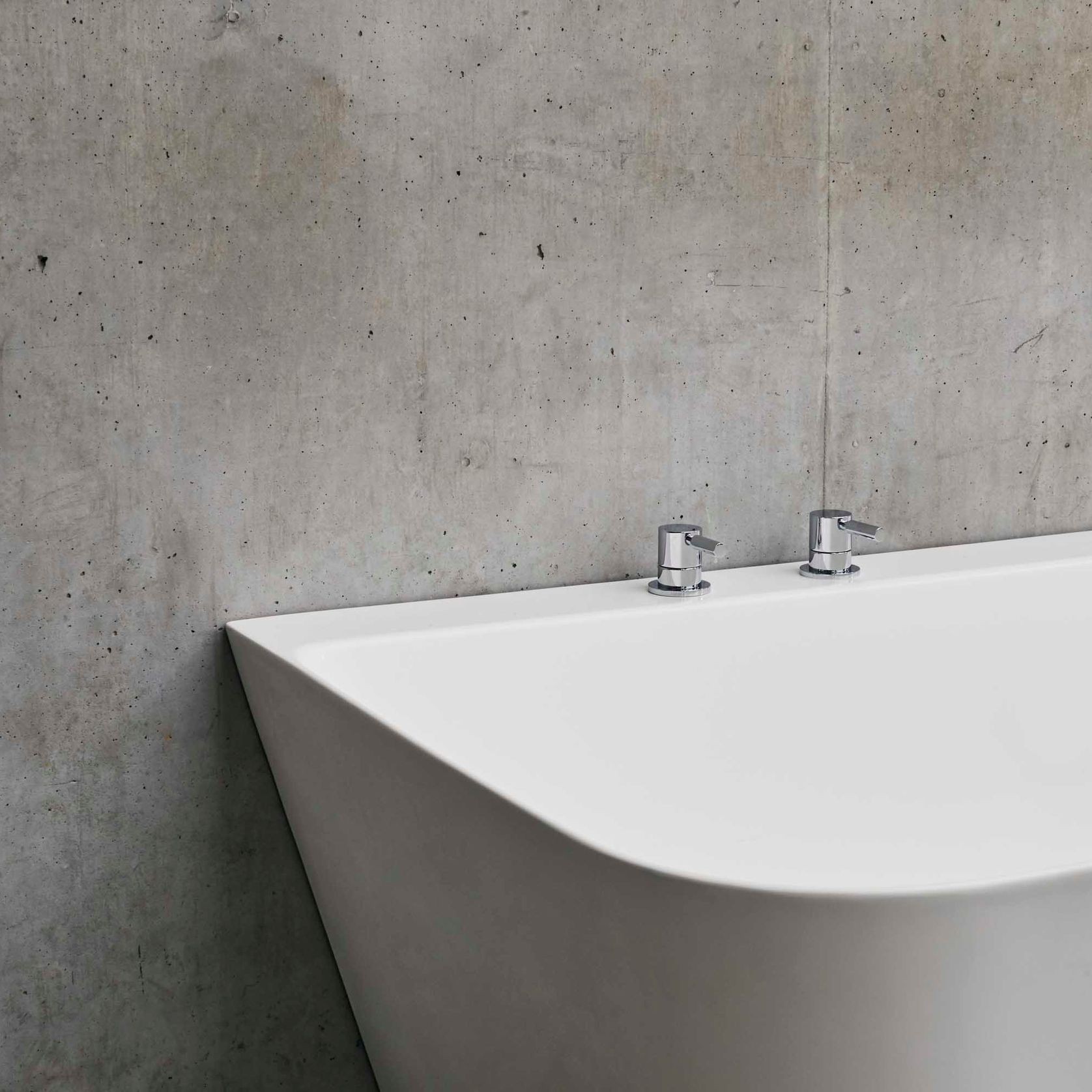 Patinato Grande ClearStone Back-to-Wall Bath gallery detail image
