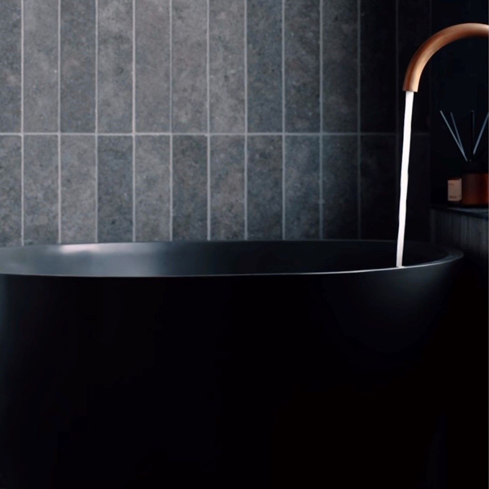 B001 Small Hugi Bath 1460mm gallery detail image