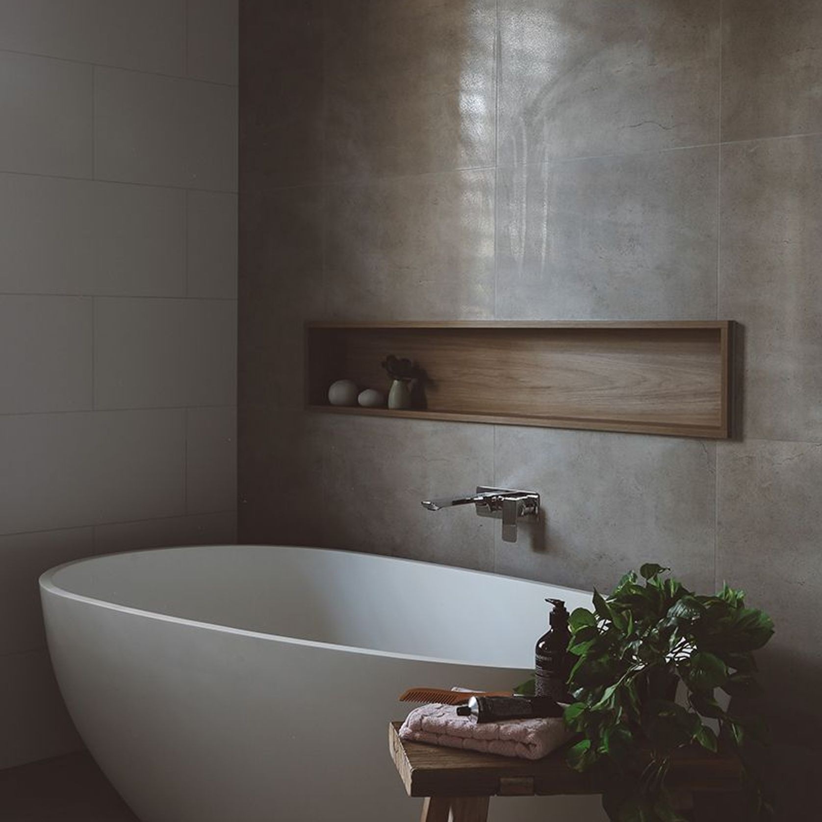 B008 Oval Shaped Hugi Bath 1640MM gallery detail image