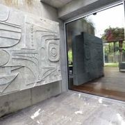 Urbane Thermally Broken Pivoting Door System gallery detail image