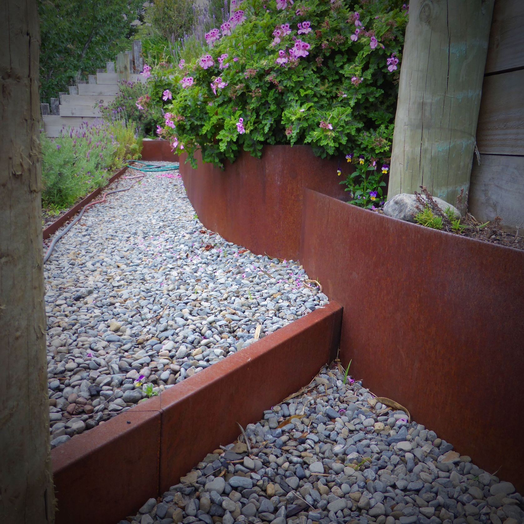 Straightcurve Zero-Flex Garden Edging and Retaining gallery detail image
