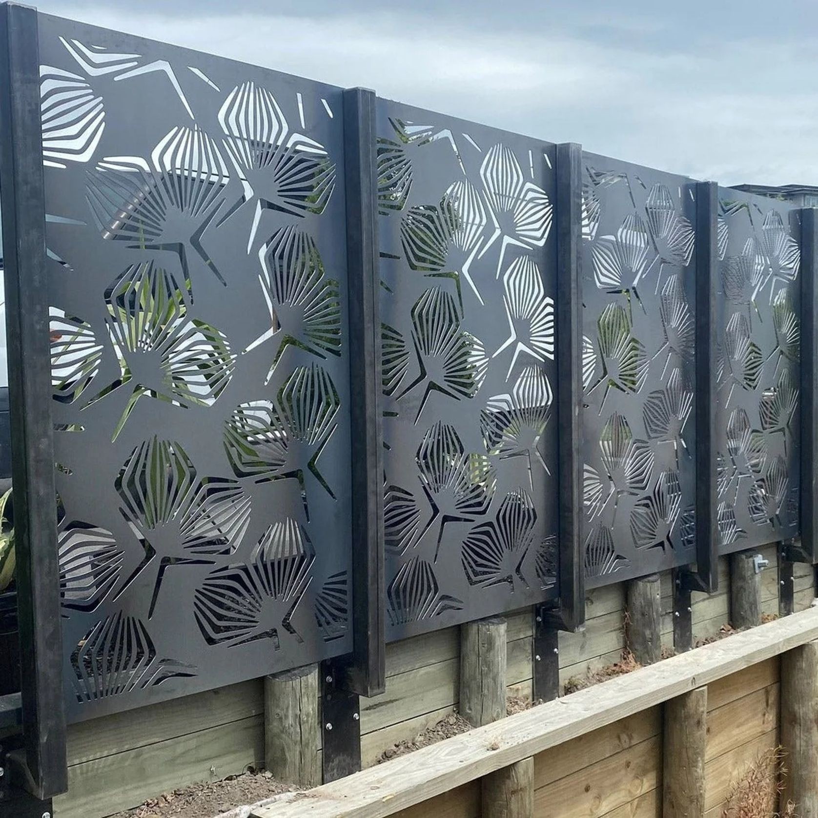 Privacy Screen & Fence Panel - Geometrical Flower gallery detail image