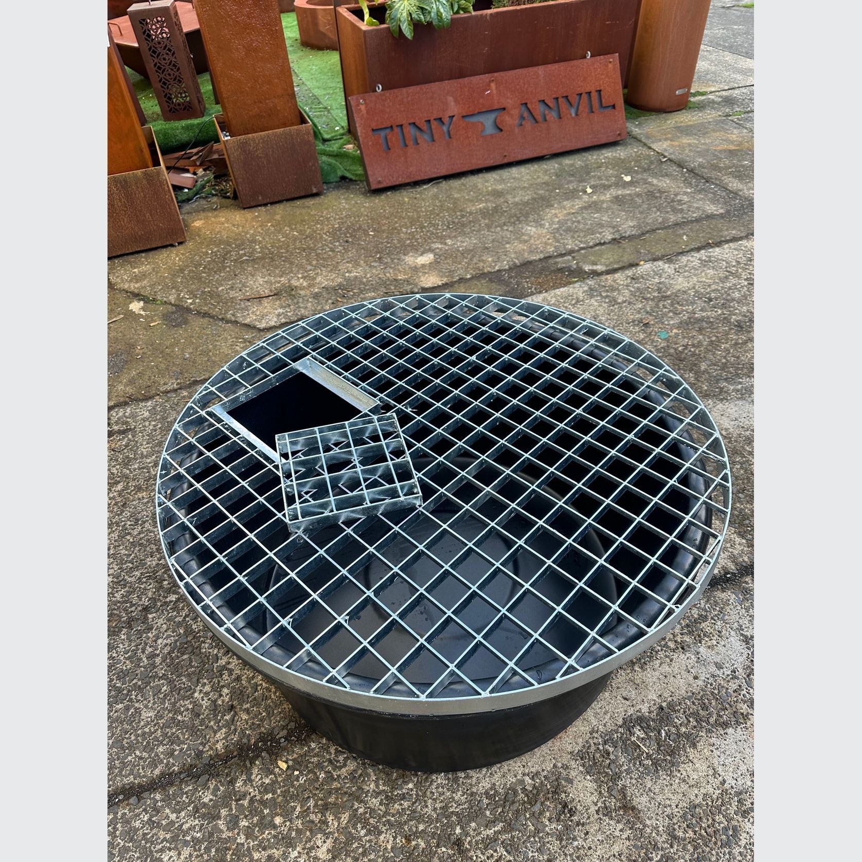 The Estella Corten Water Feature gallery detail image