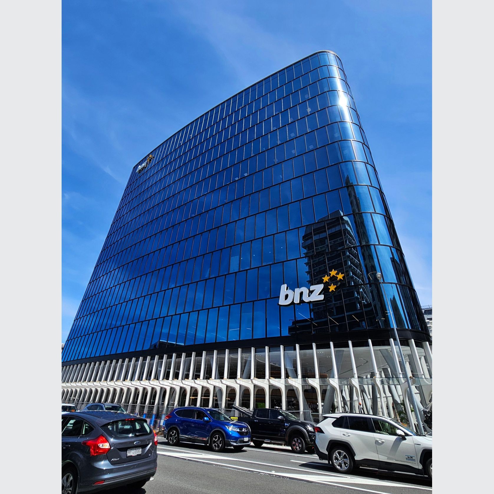 PW1000 4 sided flush glazed unitised curtainwall gallery detail image