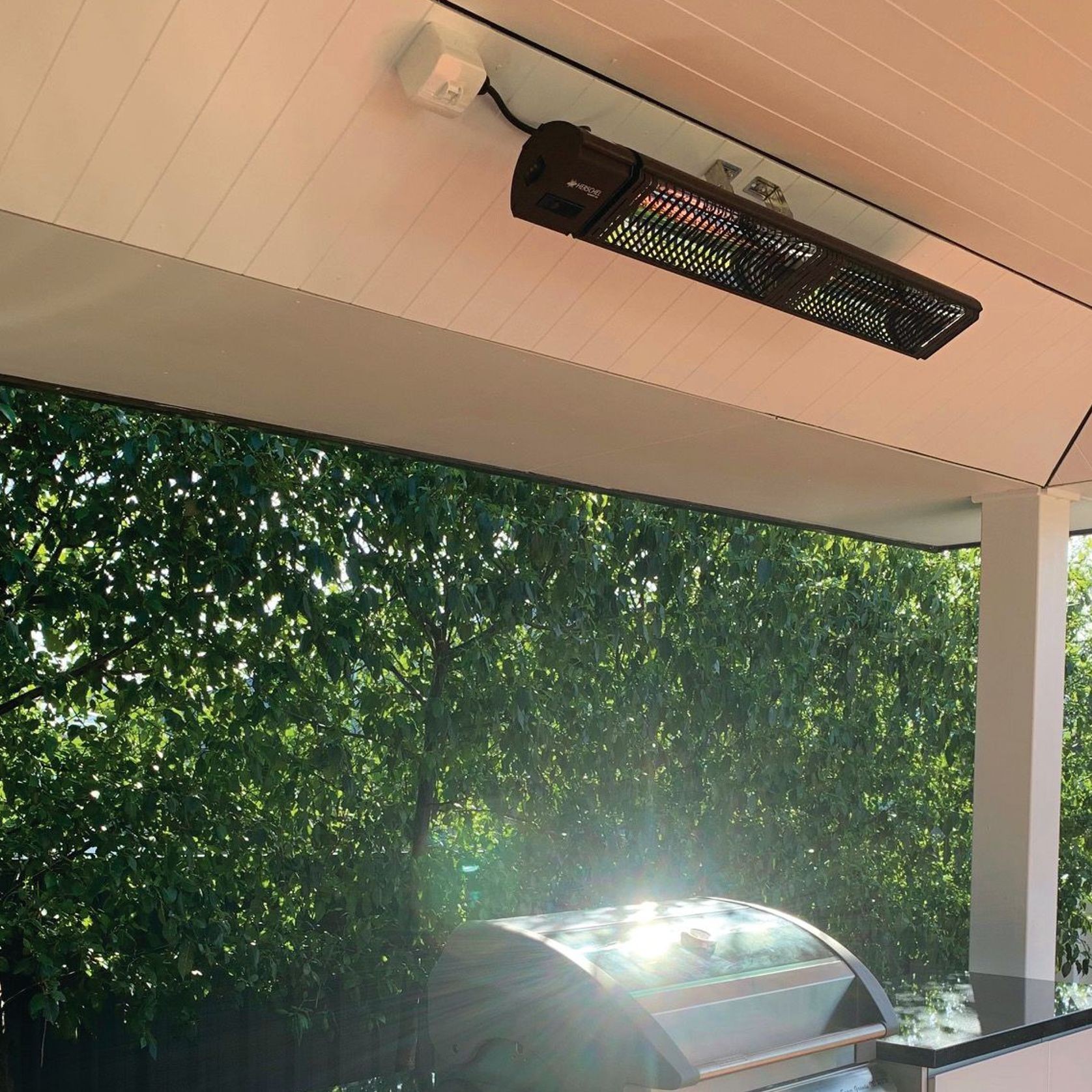 Manhattan 3000 Watt Heater with Remote gallery detail image