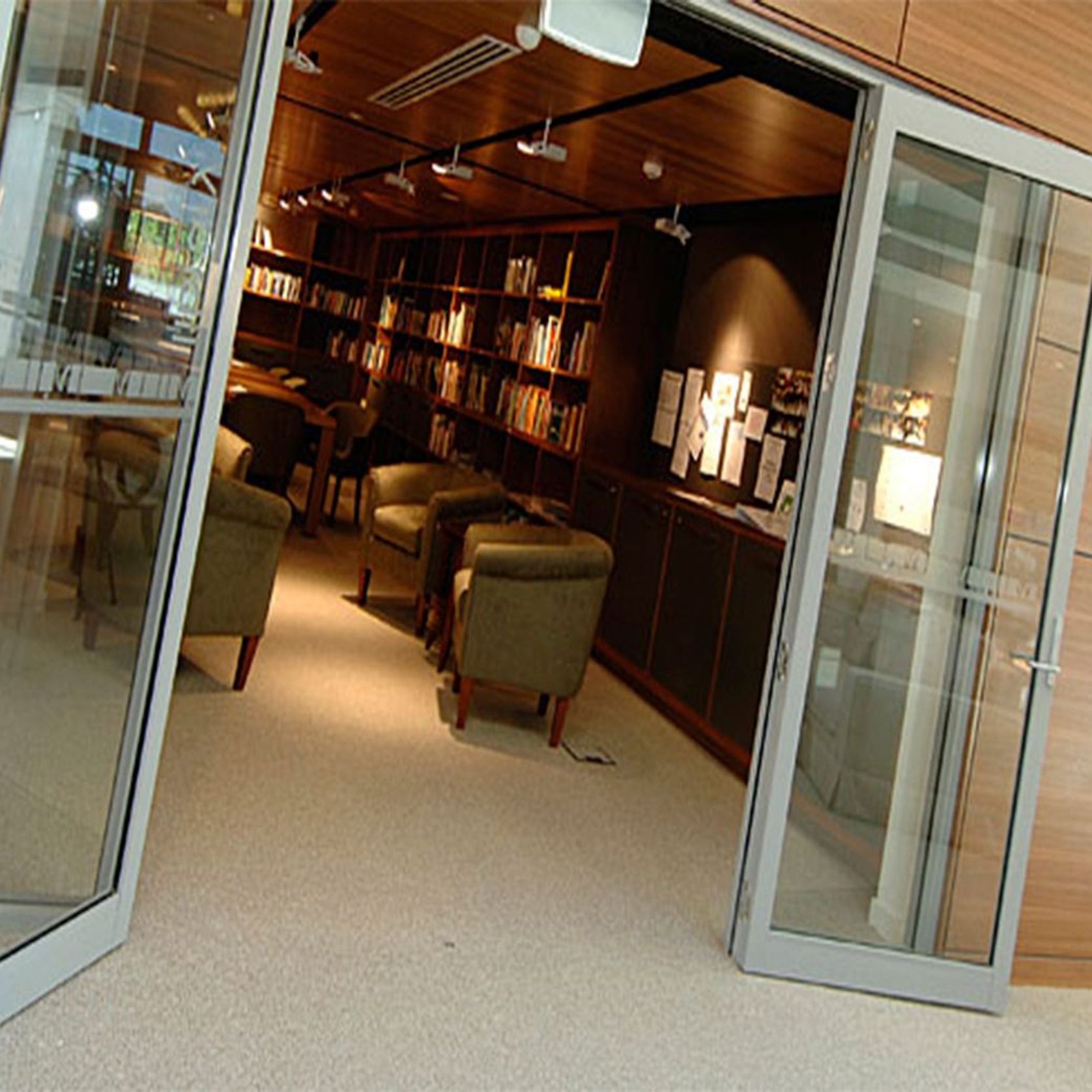 Elevate | Series 650 | Hinged Door gallery detail image