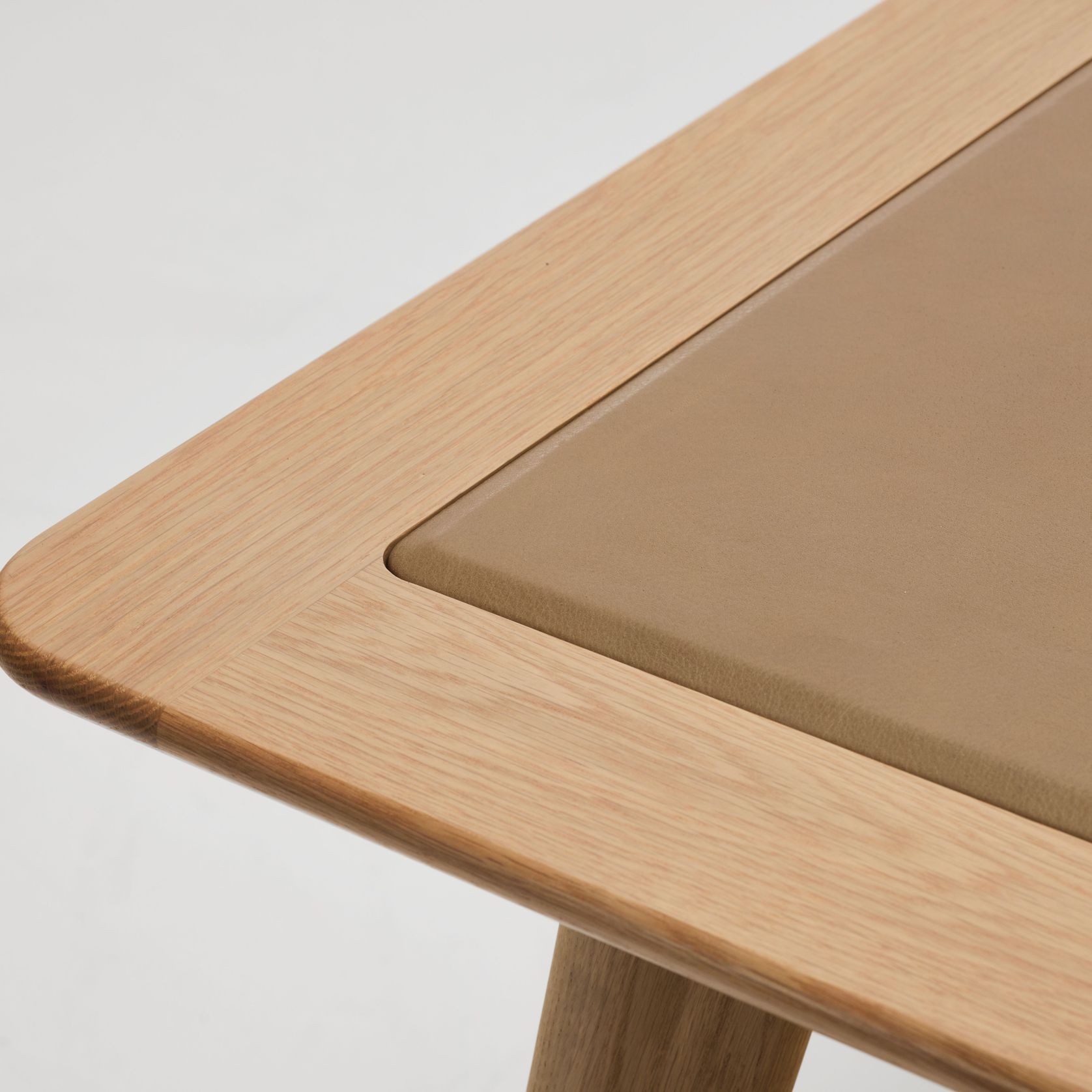 Aire | Desk gallery detail image