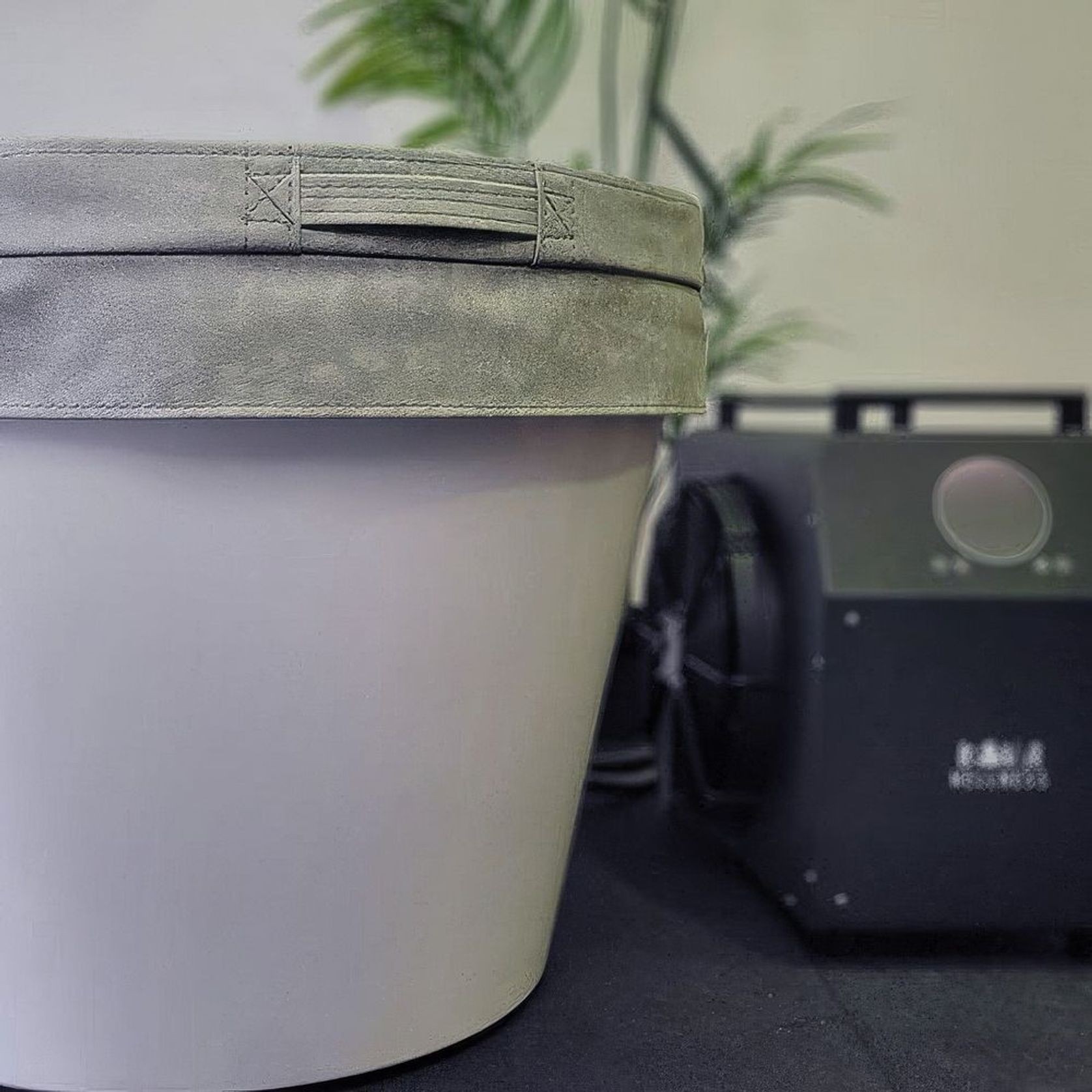 Käldr Ice Bath with WiFi-Controlled Chiller Matte White gallery detail image