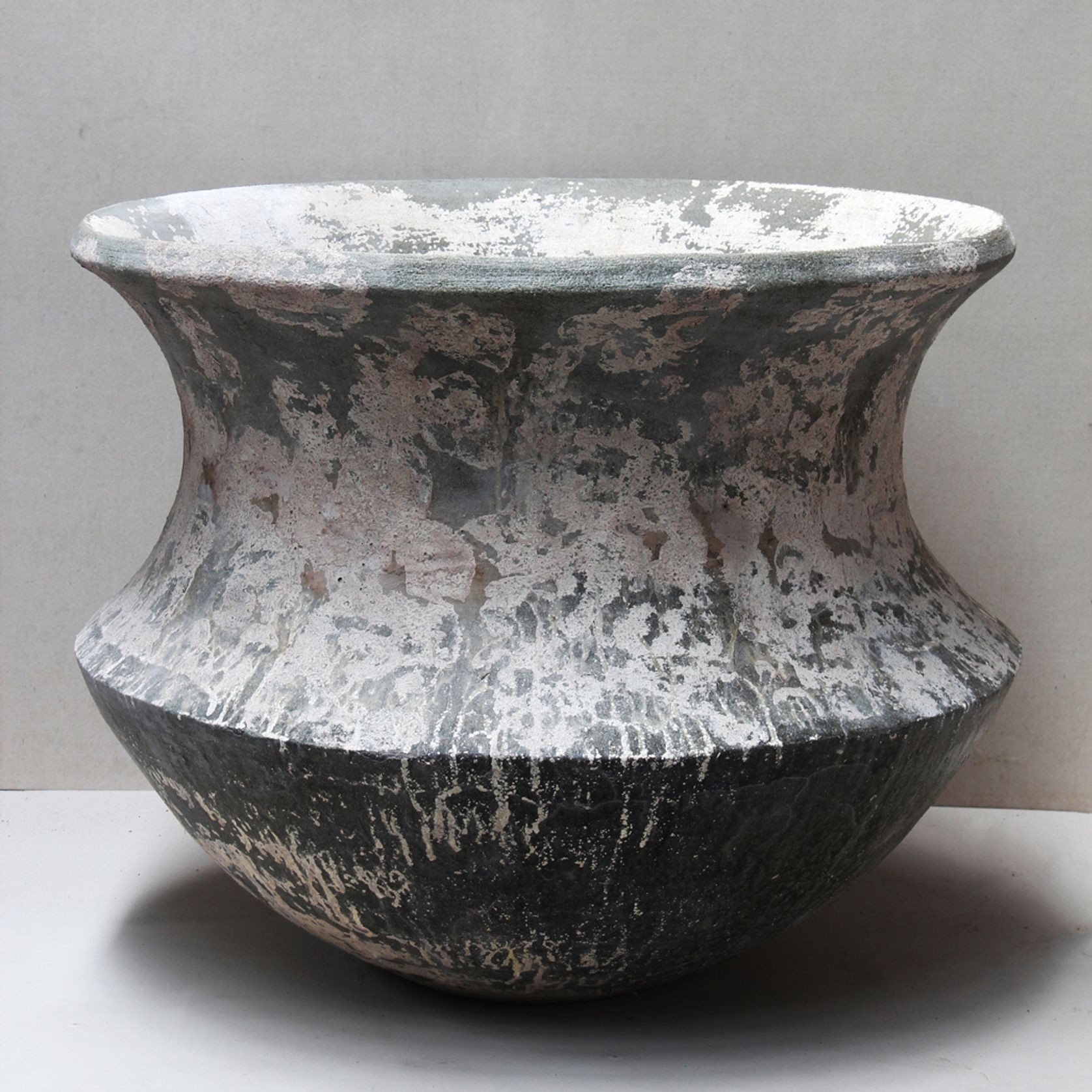 Large Cauldron gallery detail image